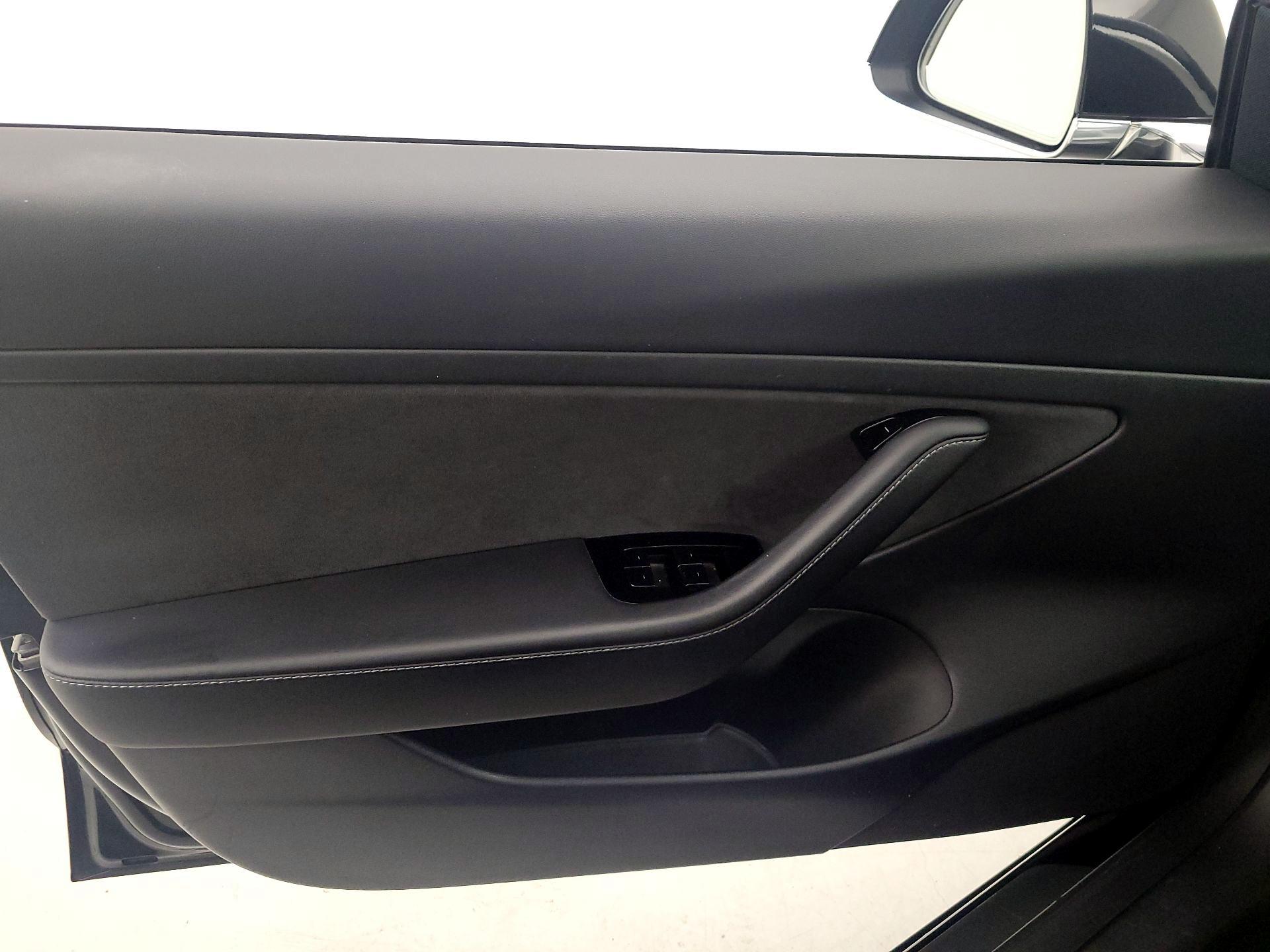 Thumbnail: 2020 Tesla Model 3 - 12