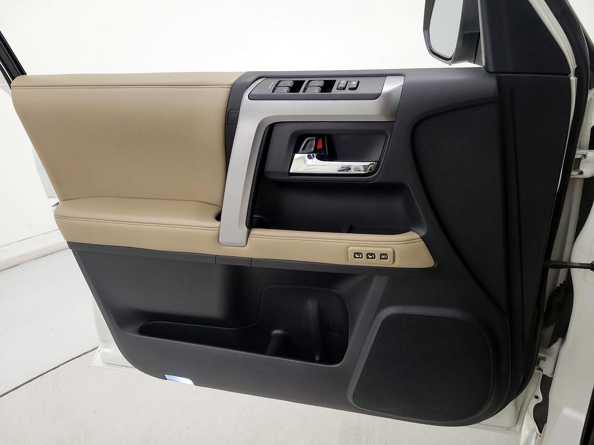 Thumbnail: 2015 Toyota 4Runner - 12