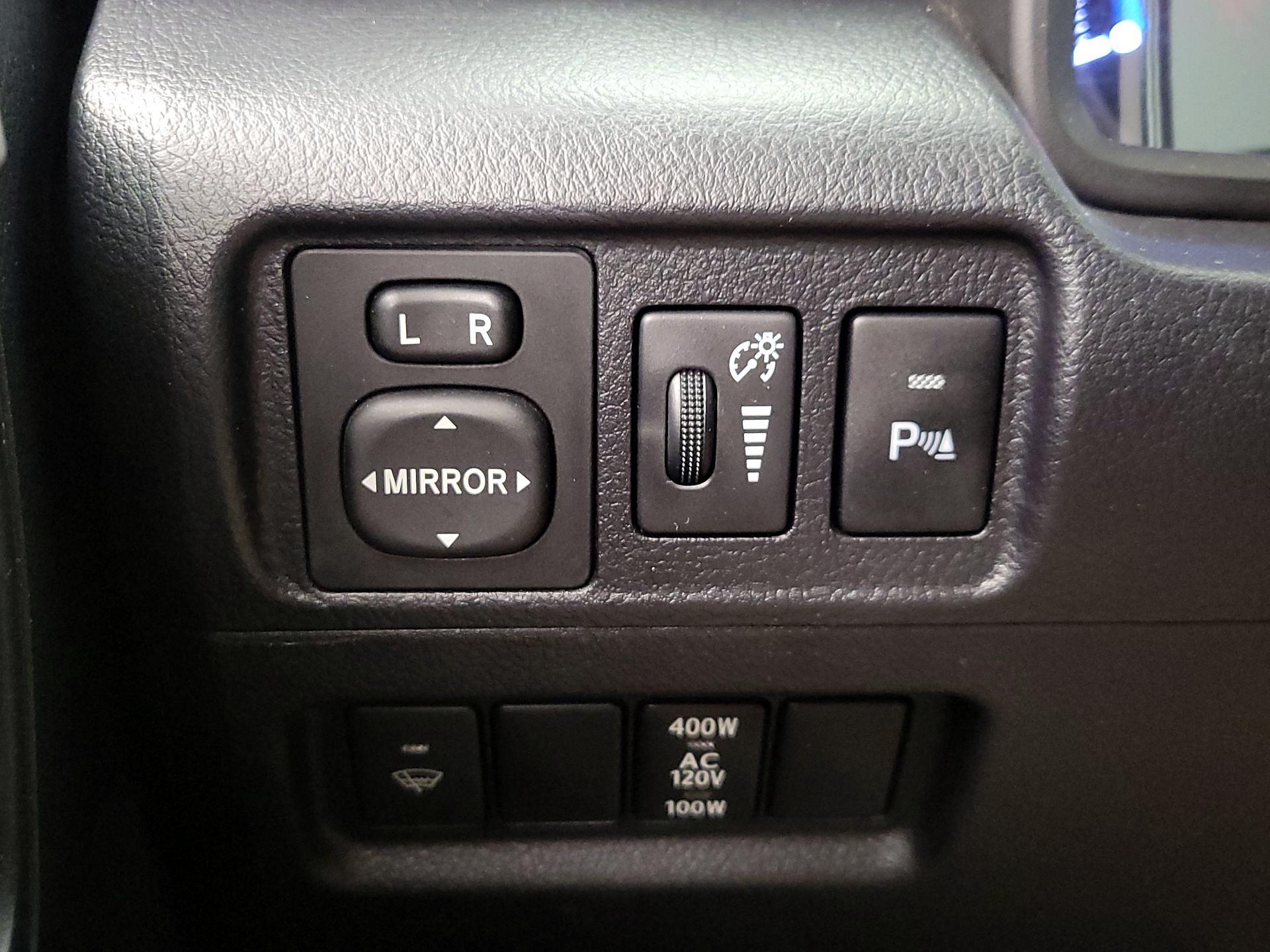 Thumbnail: 2015 Toyota 4Runner - 13