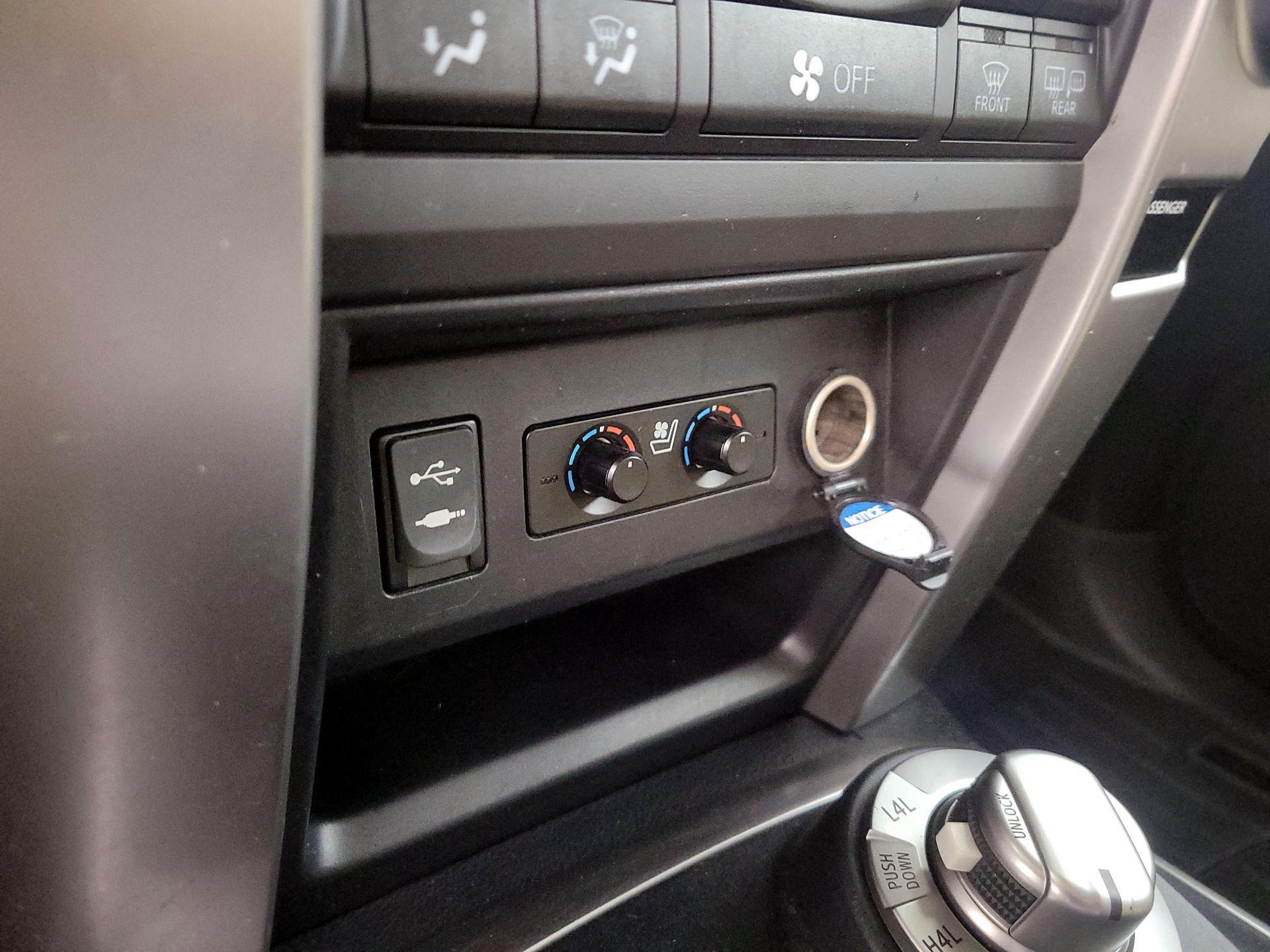 Thumbnail: 2015 Toyota 4Runner - 18