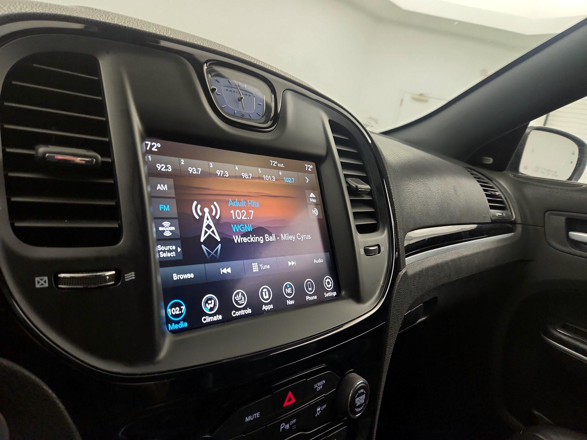 Thumbnail: 2023 Chrysler 300 - 14