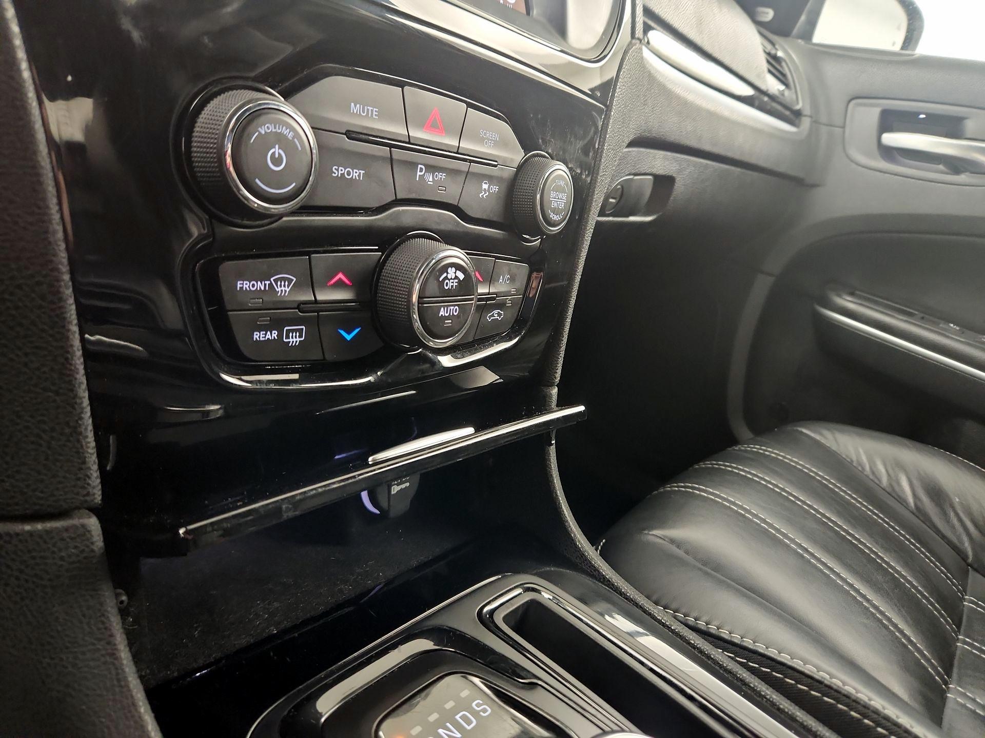 Thumbnail: 2023 Chrysler 300 - 15