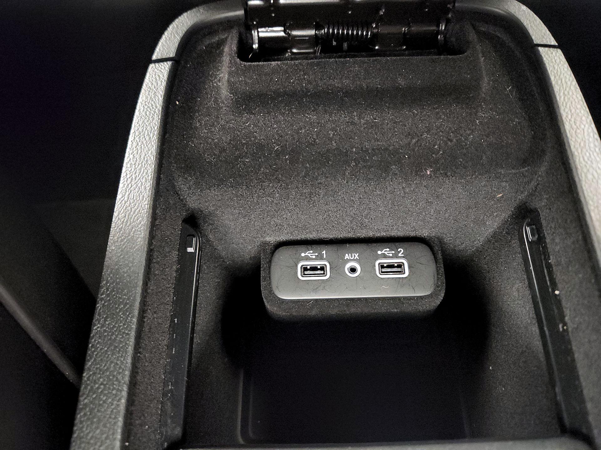 Thumbnail: 2023 Chrysler 300 - 17