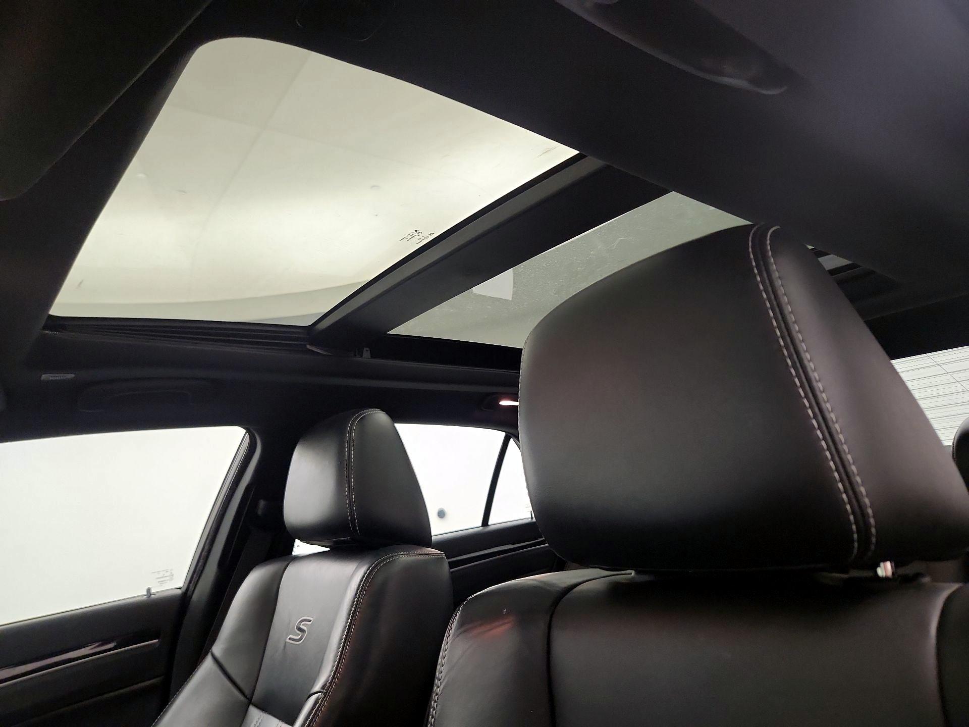 Thumbnail: 2023 Chrysler 300 - 18