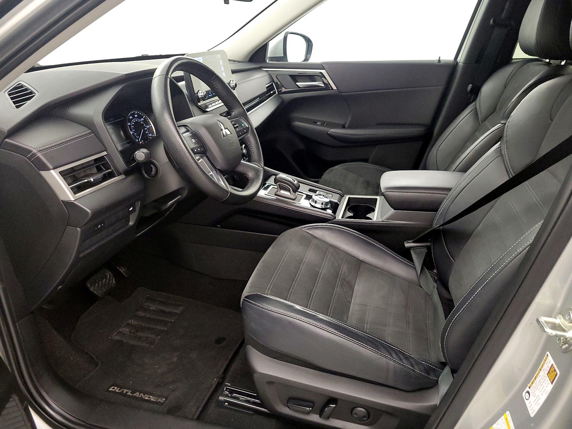 Thumbnail: 2024 Mitsubishi Outlander - 9