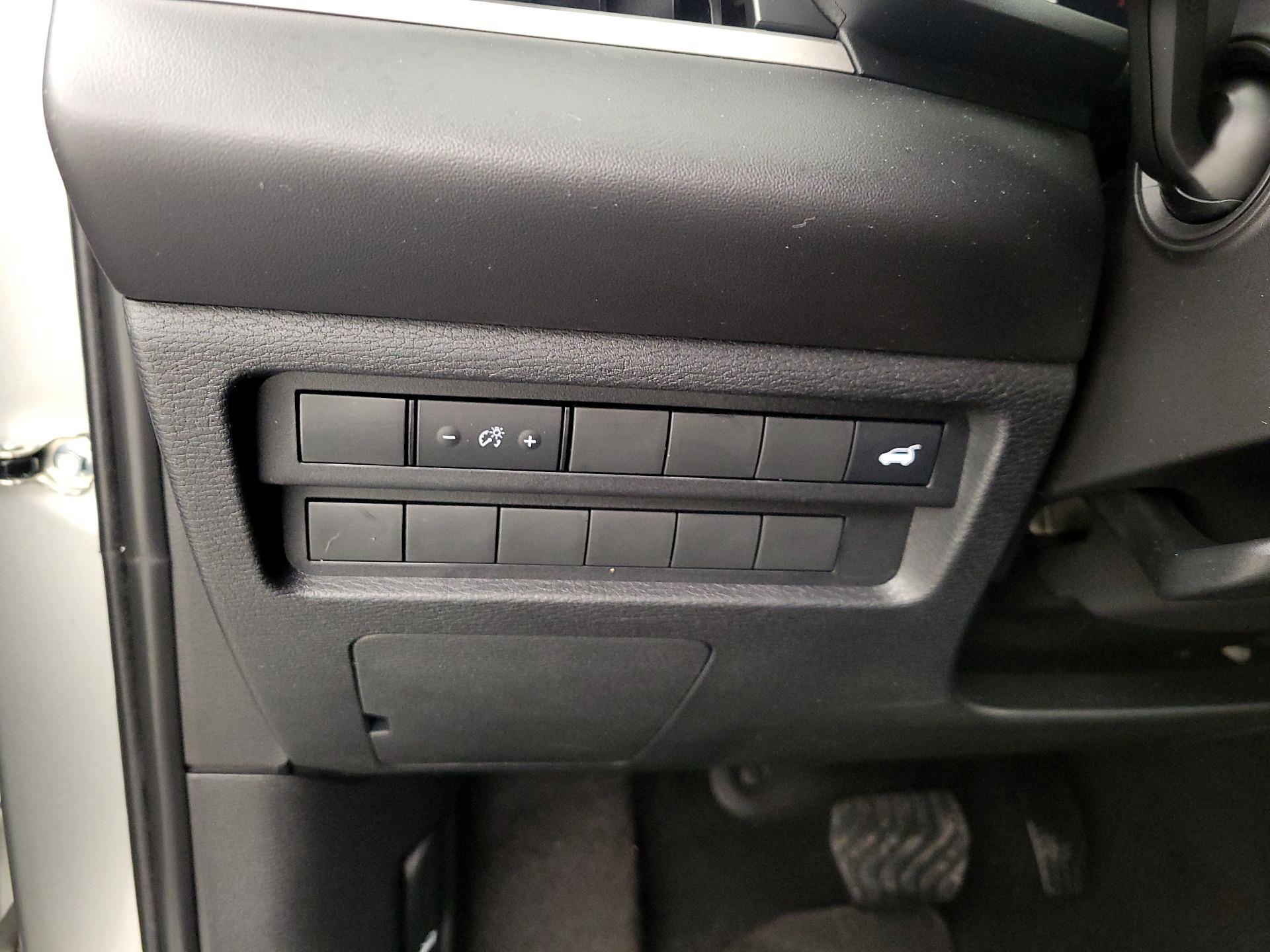 Thumbnail: 2024 Mitsubishi Outlander - 11