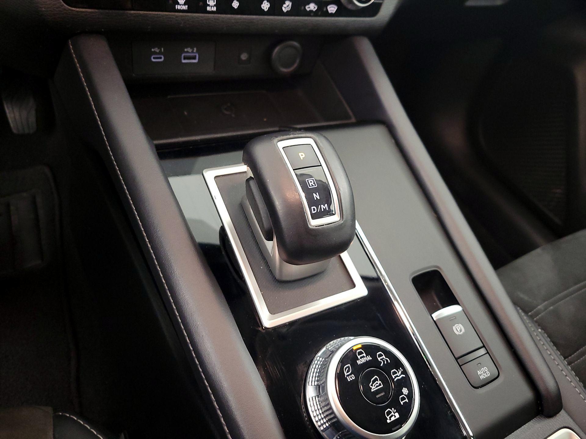 Thumbnail: 2024 Mitsubishi Outlander - 16