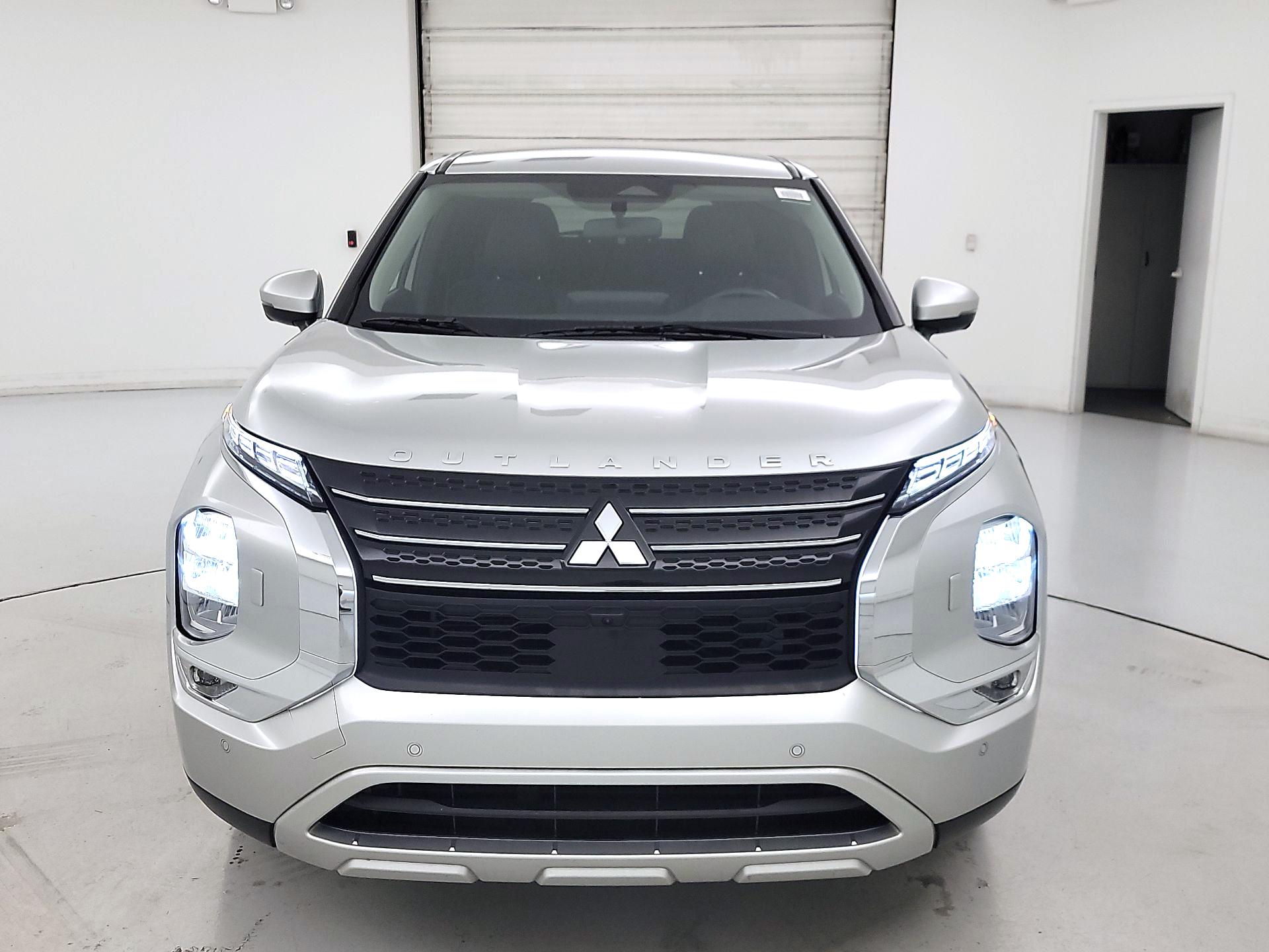 Thumbnail: 2024 Mitsubishi Outlander - 2