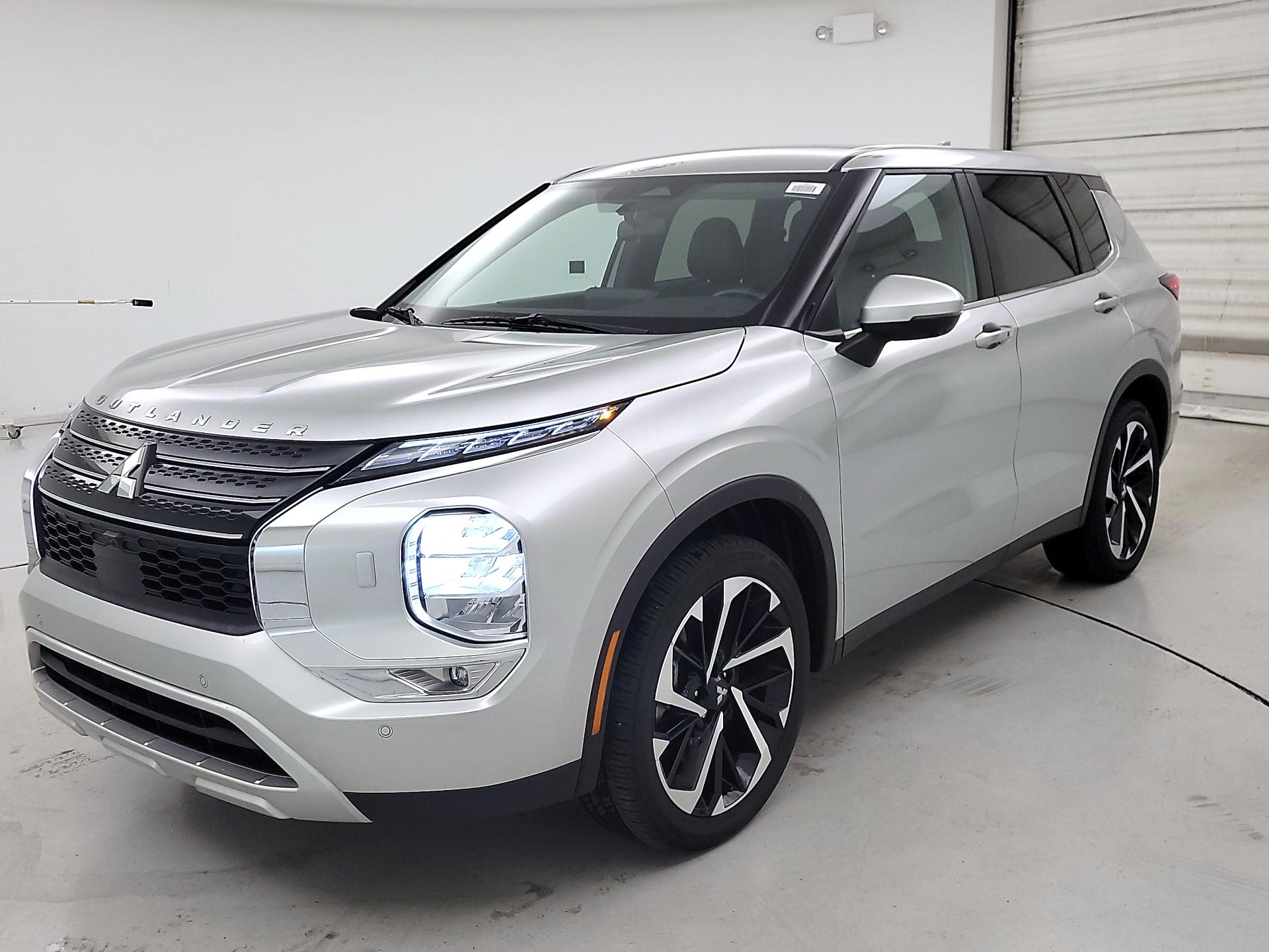 Thumbnail: 2024 Mitsubishi Outlander - 3