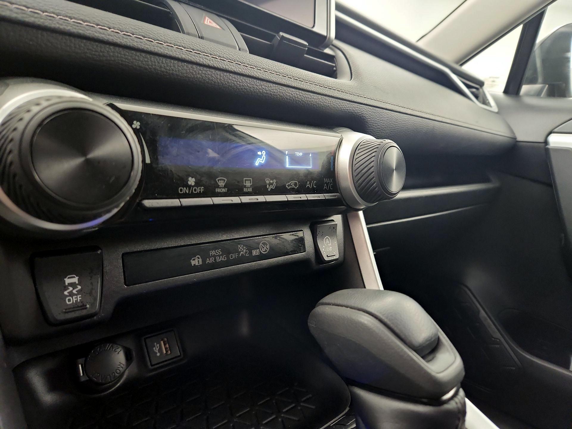 Thumbnail: 2024 Toyota RAV4 - 16