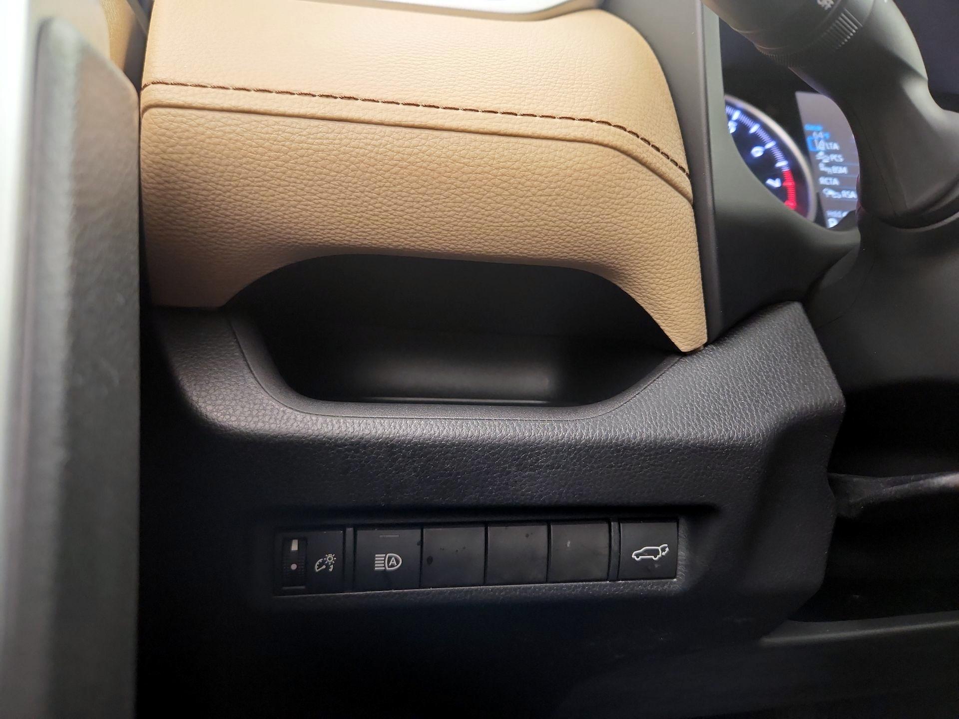 Thumbnail: 2022 Toyota RAV4 - 13