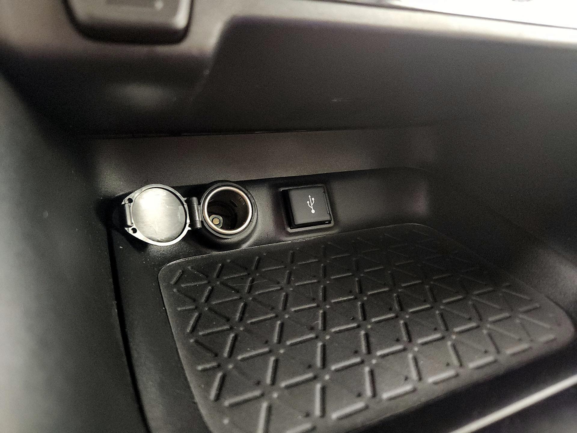 Thumbnail: 2022 Toyota RAV4 - 18