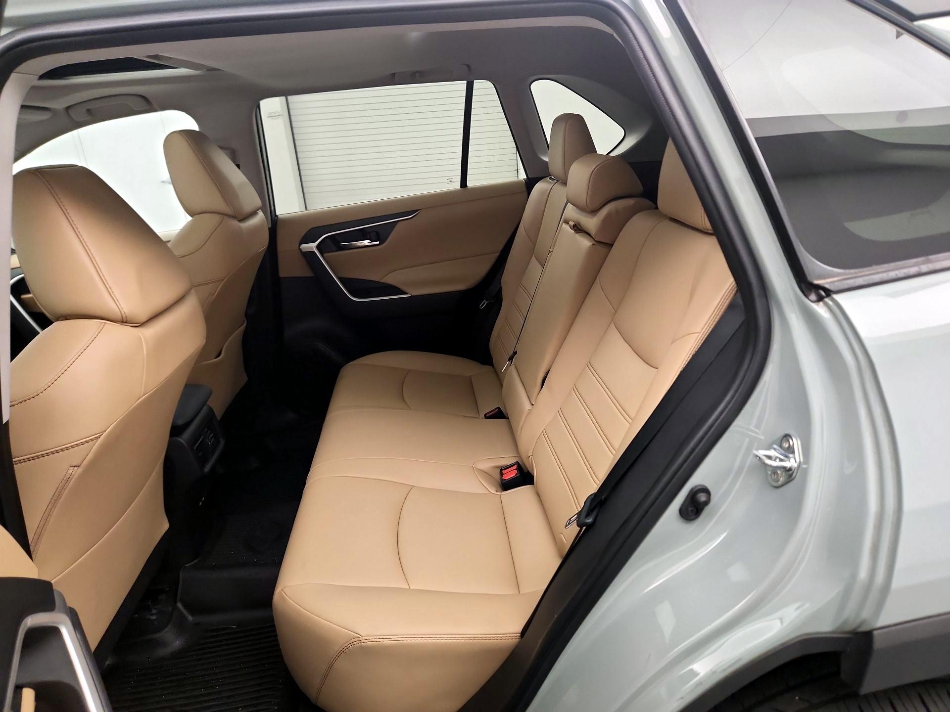 Thumbnail: 2022 Toyota RAV4 - 20