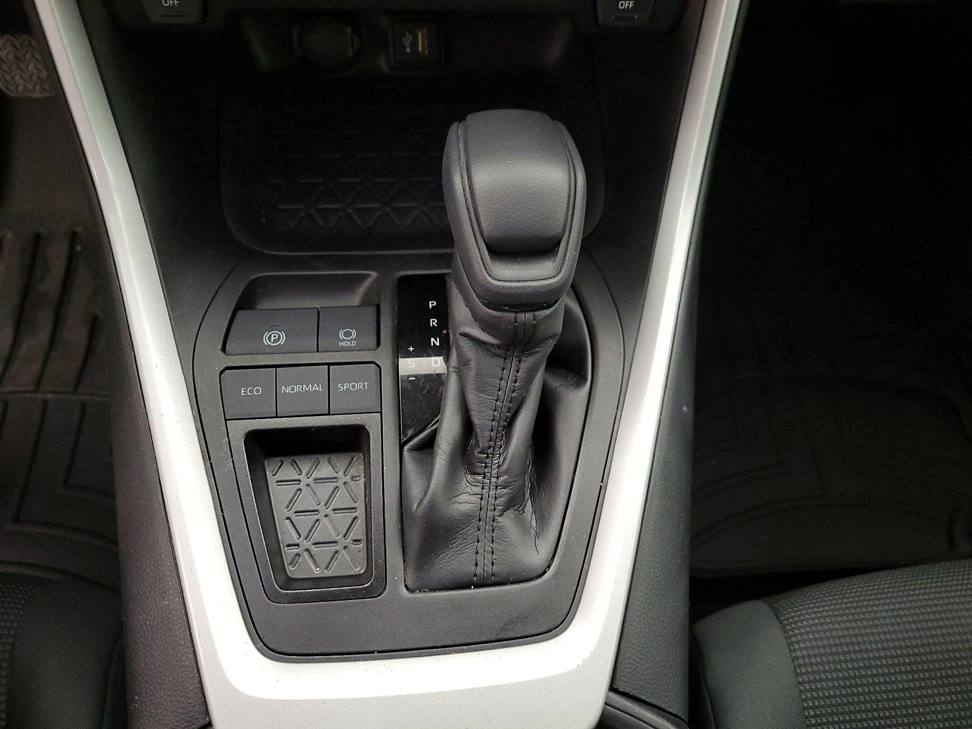 Thumbnail: 2024 Toyota RAV4 - 17