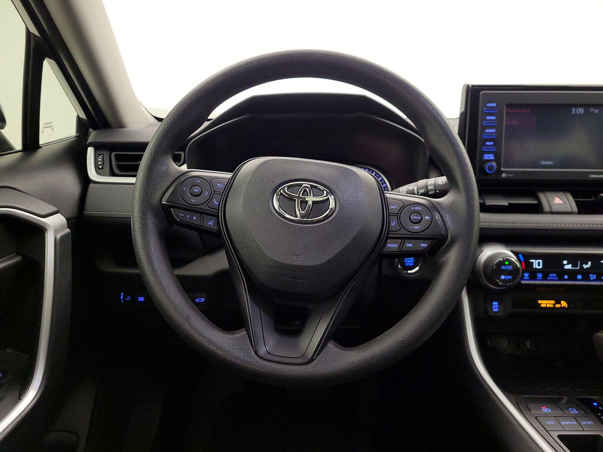 Thumbnail: 2022 Toyota RAV4 - 10