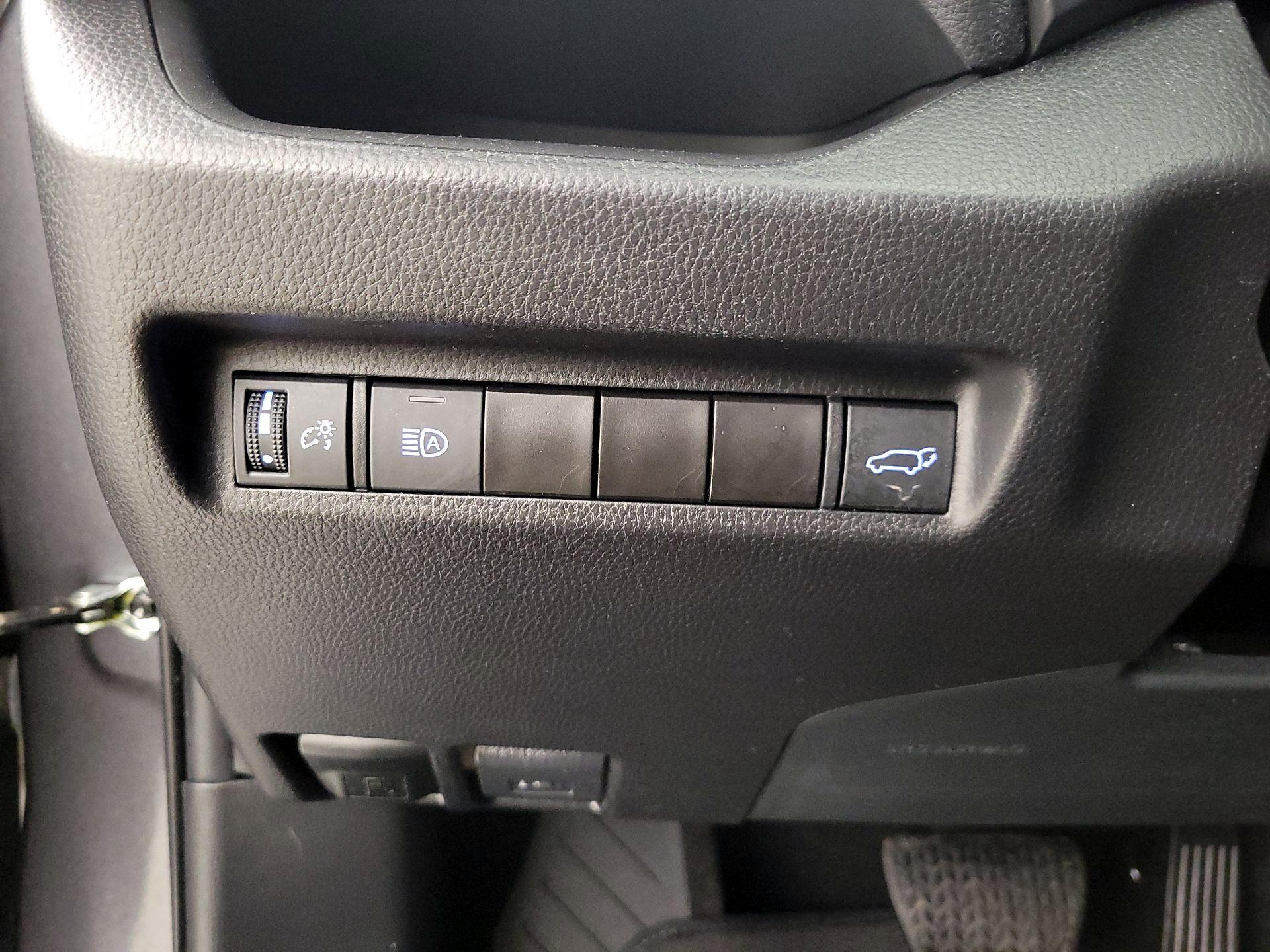 Thumbnail: 2022 Toyota RAV4 - 13