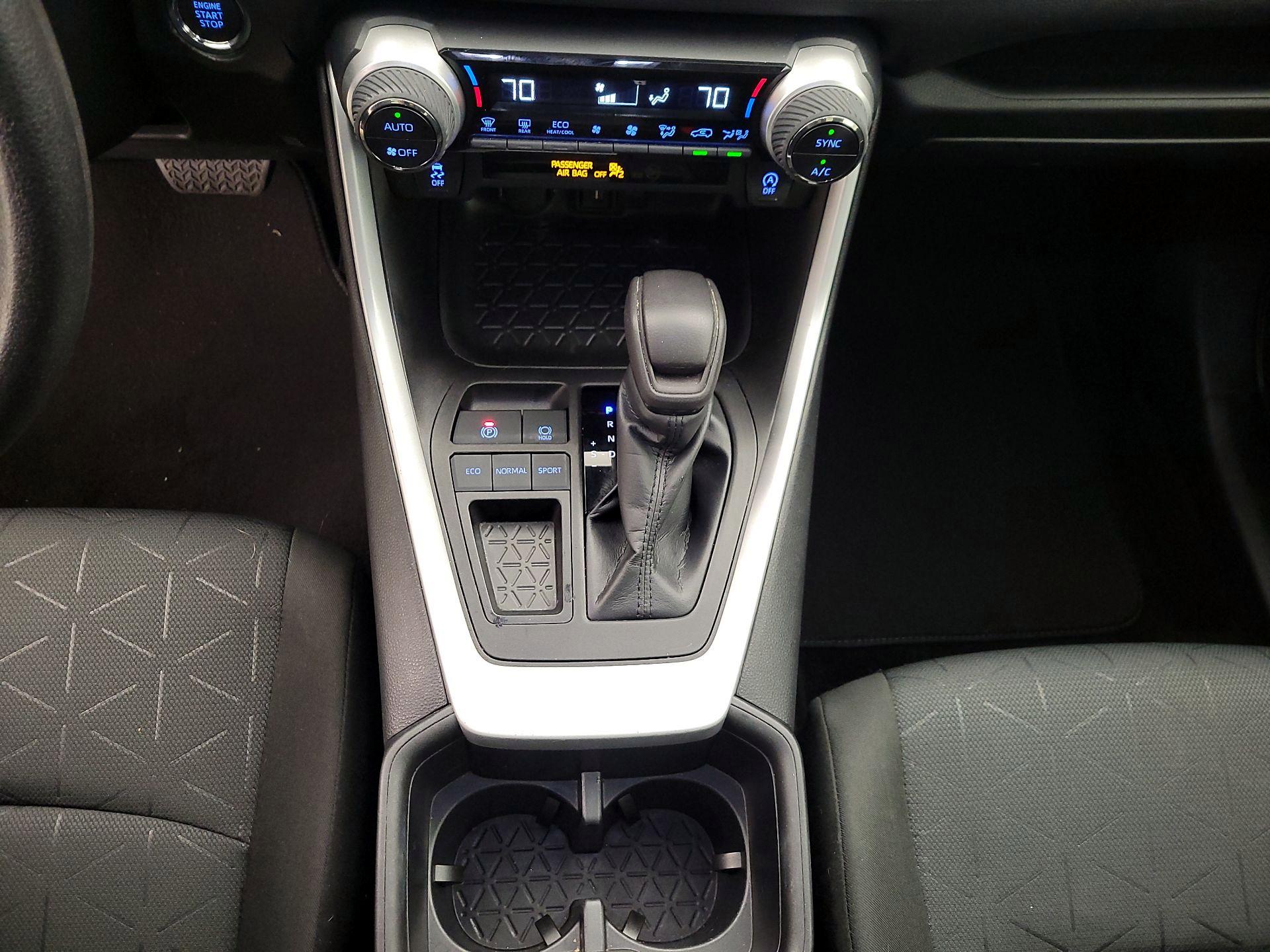 Thumbnail: 2022 Toyota RAV4 - 17