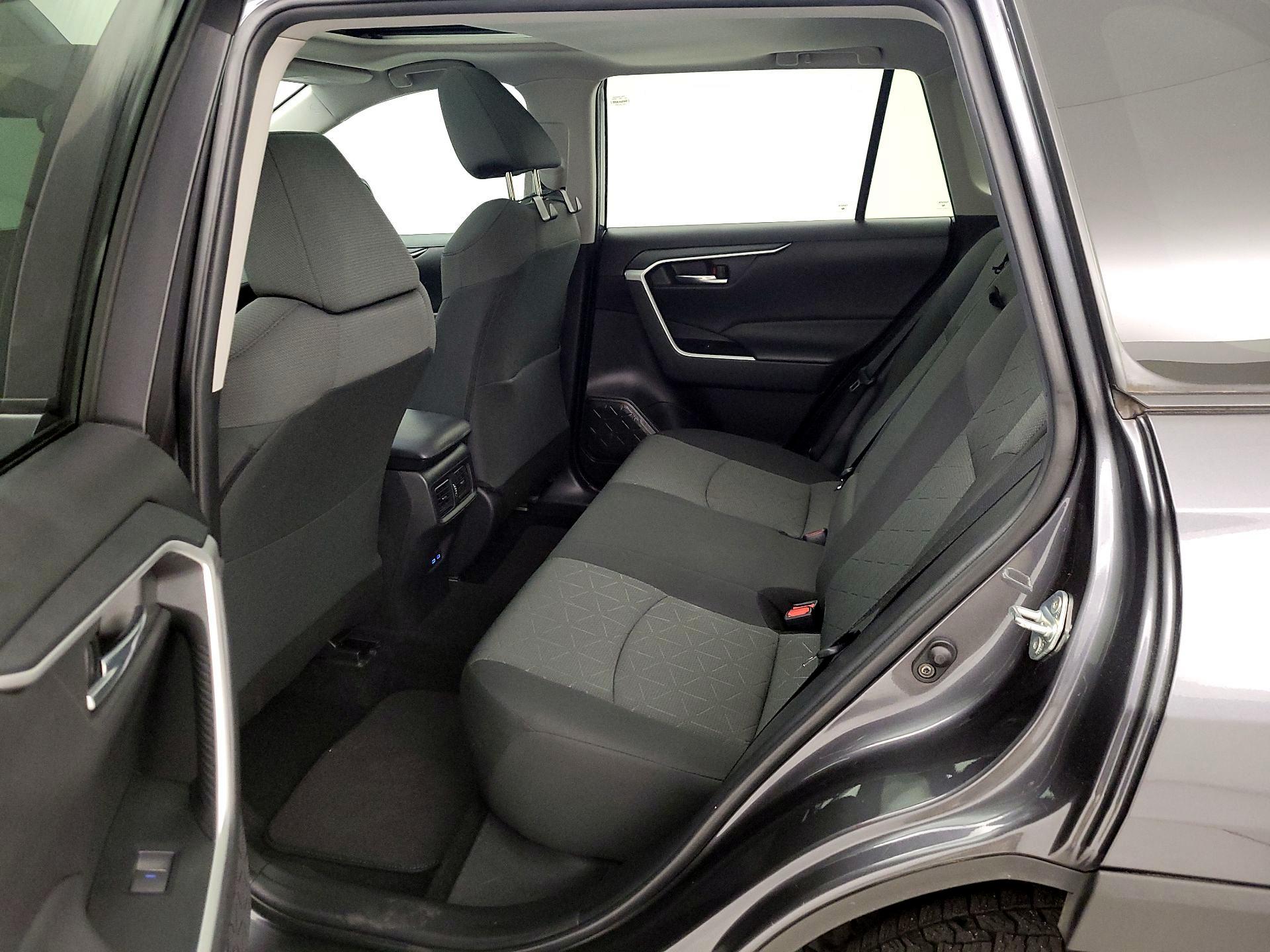 Thumbnail: 2022 Toyota RAV4 - 20