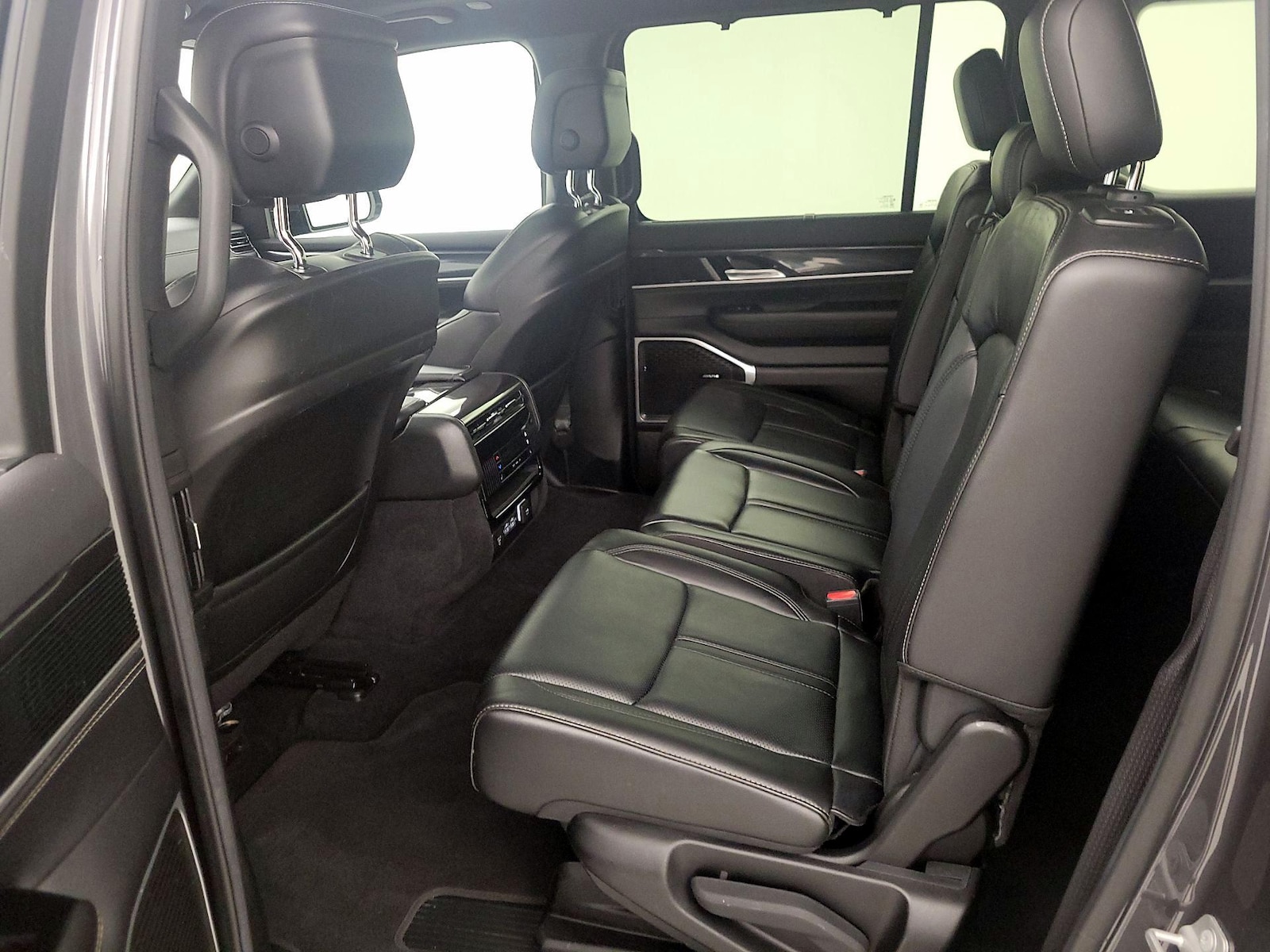 2022 Jeep Wagoneer Series I - Photo 22