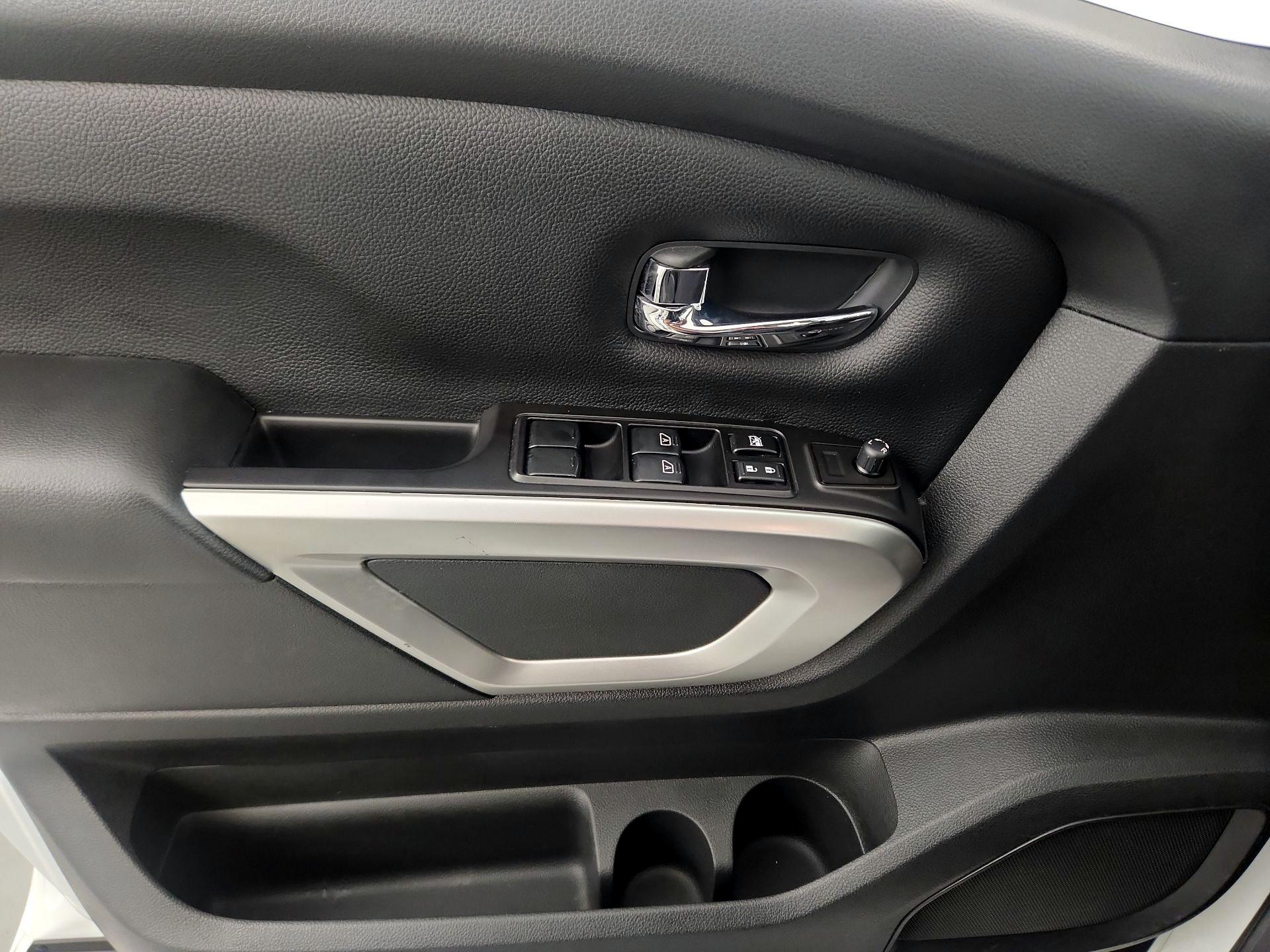 Thumbnail: 2020 Nissan Titan - 10