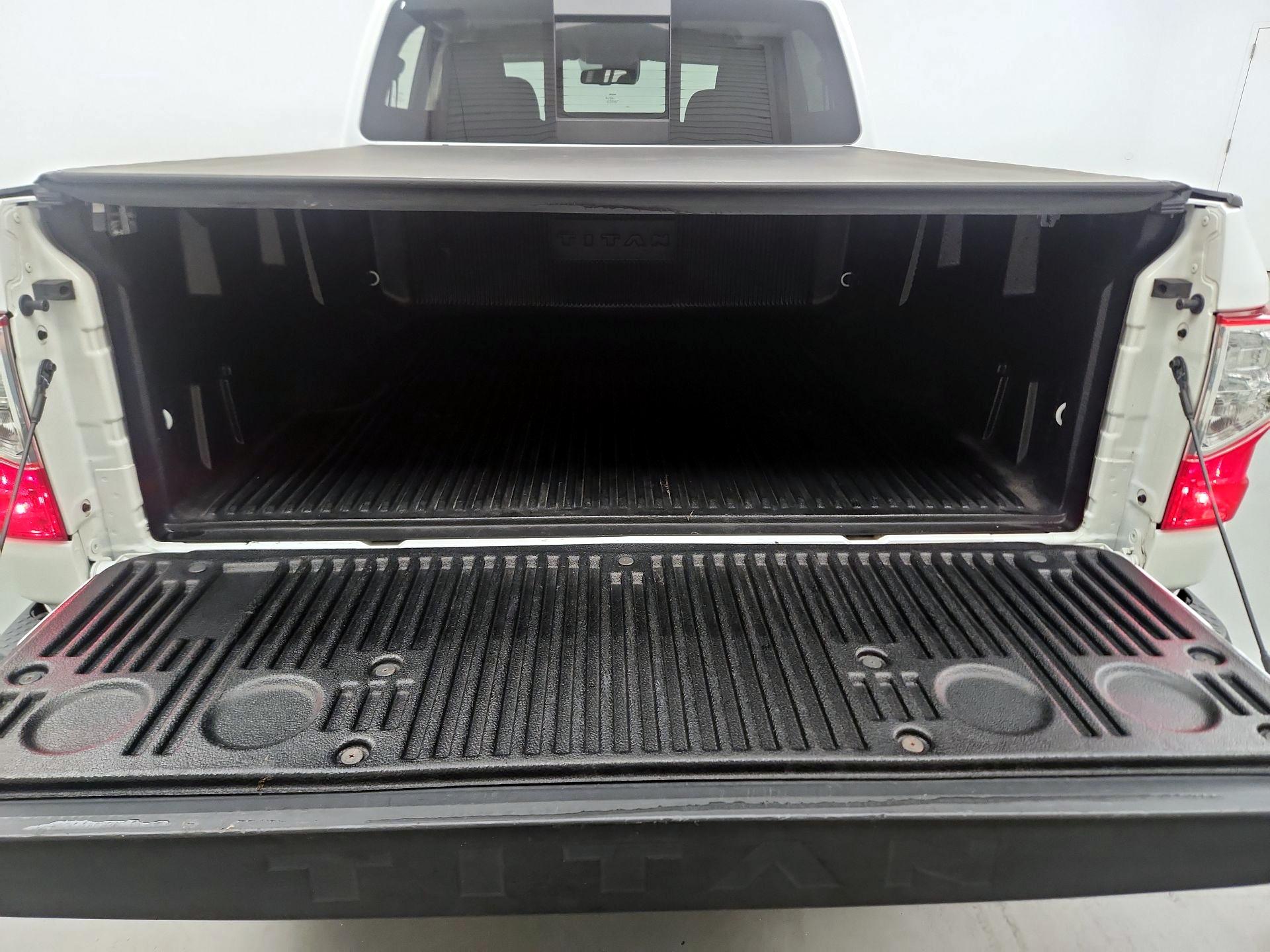 Thumbnail: 2020 Nissan Titan - 19