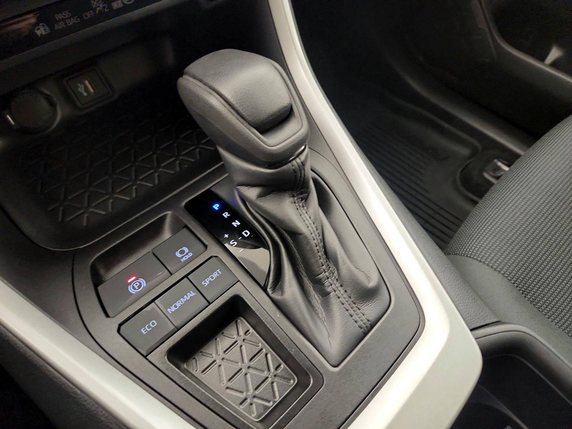 Thumbnail: 2024 Toyota RAV4 - 17