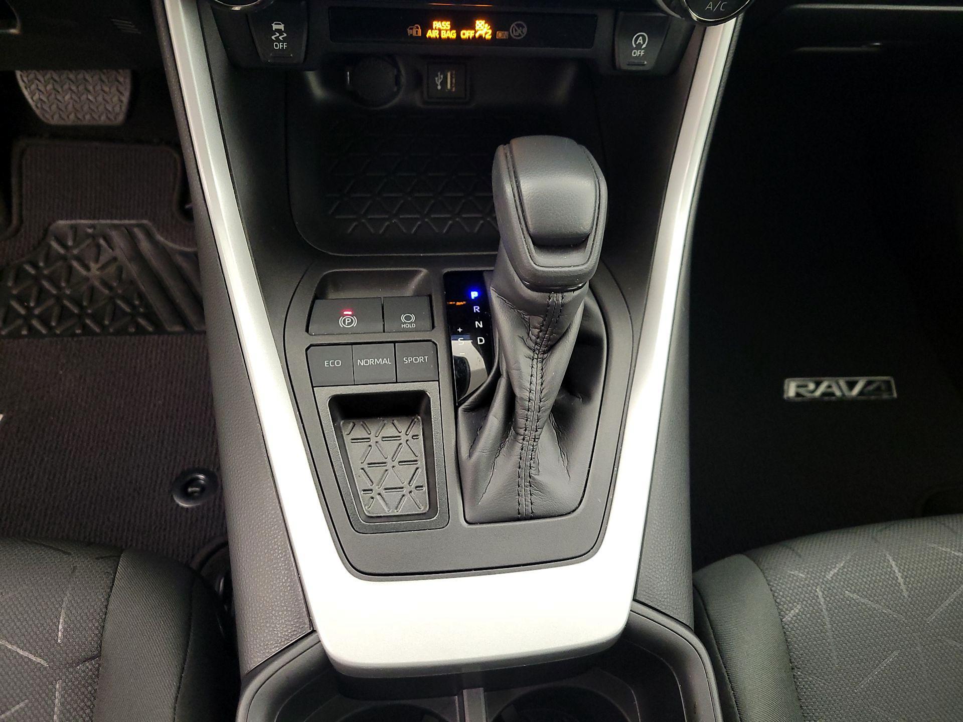 Thumbnail: 2023 Toyota RAV4 - 17