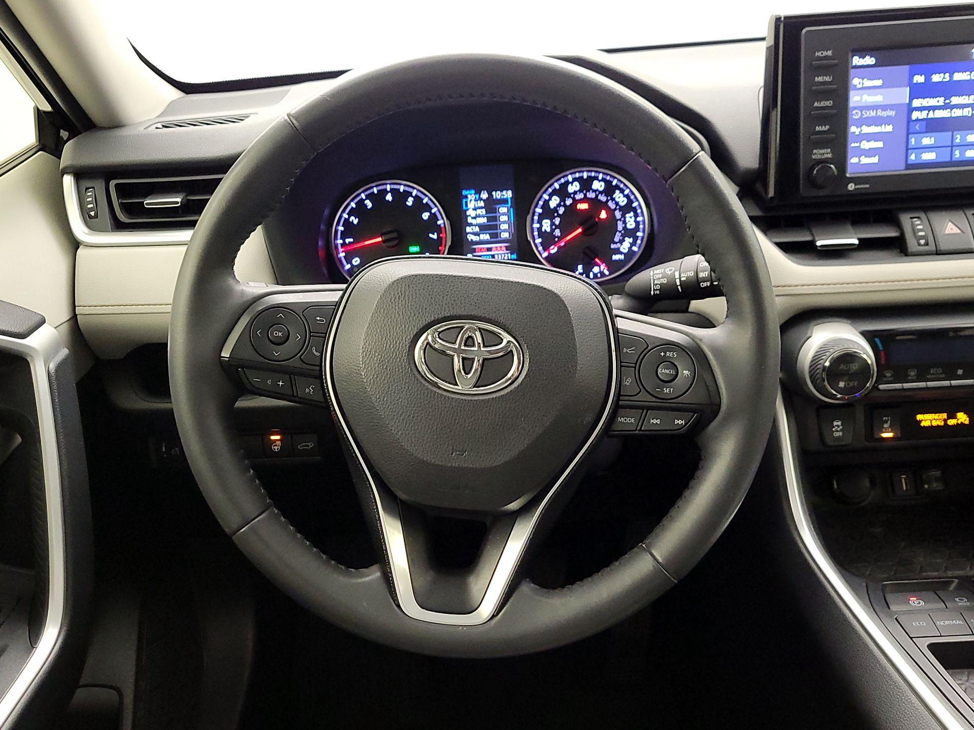 Thumbnail: 2020 Toyota RAV4 - 10