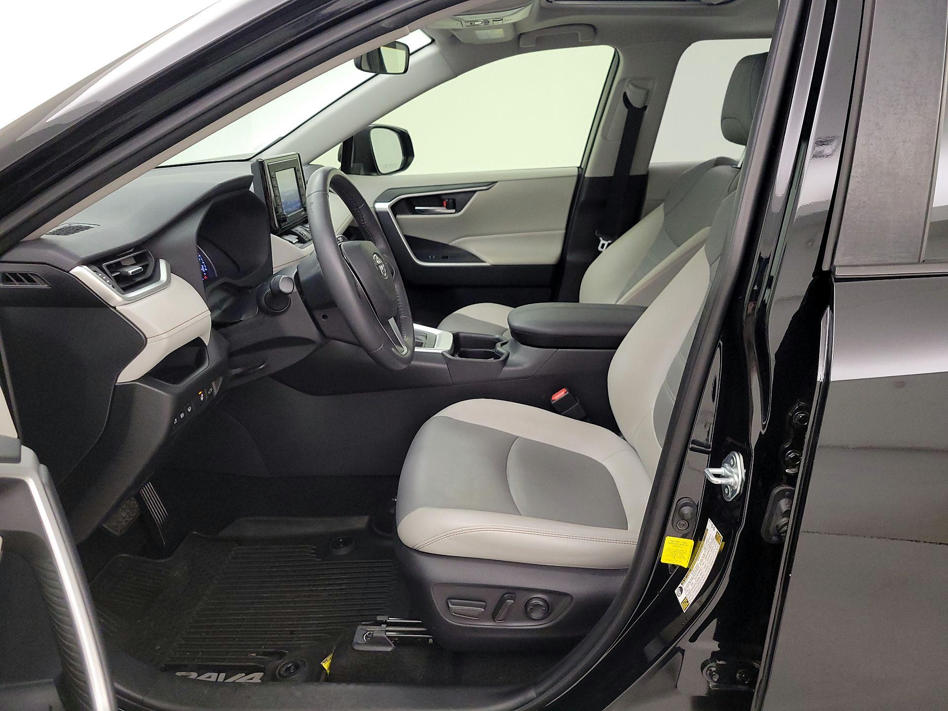 Thumbnail: 2020 Toyota RAV4 - 11