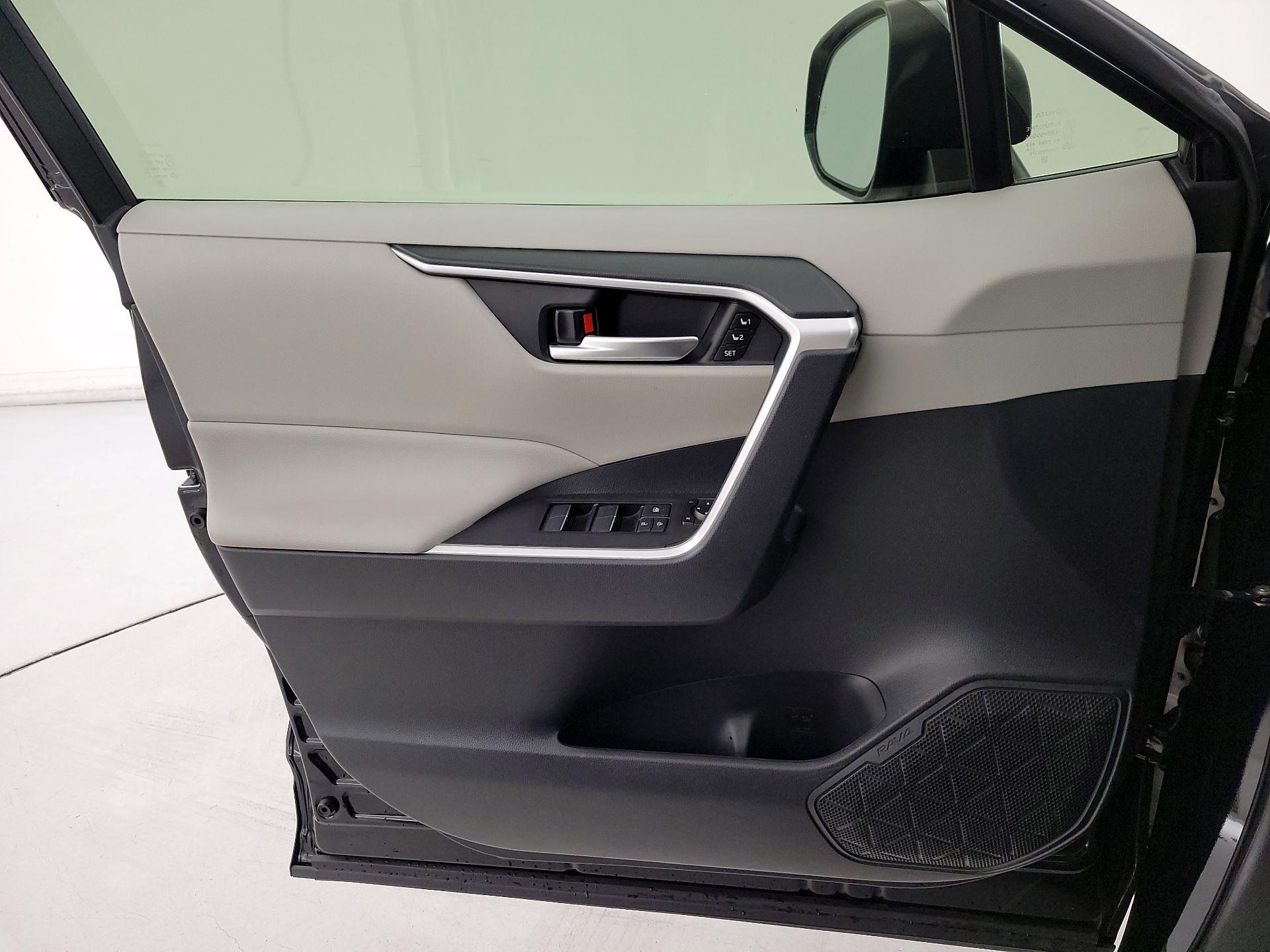 Thumbnail: 2020 Toyota RAV4 - 12