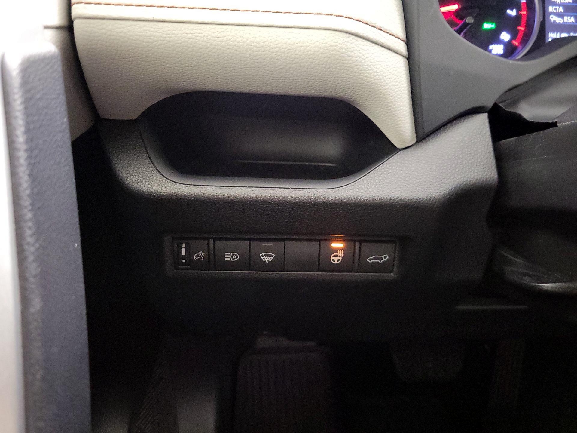 Thumbnail: 2020 Toyota RAV4 - 13