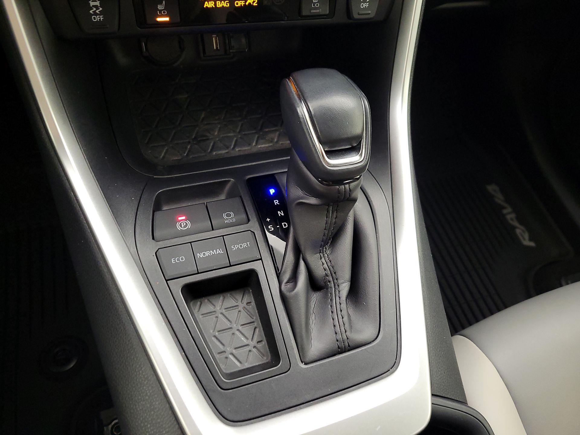 Thumbnail: 2020 Toyota RAV4 - 17