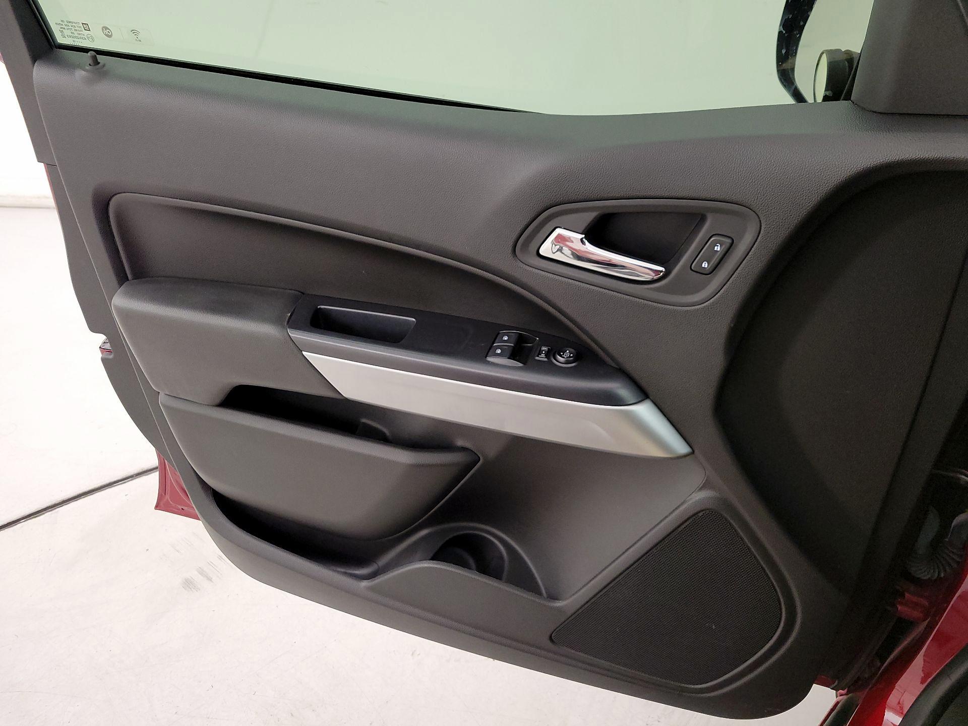 Thumbnail: 2019 Chevrolet Colorado - 12