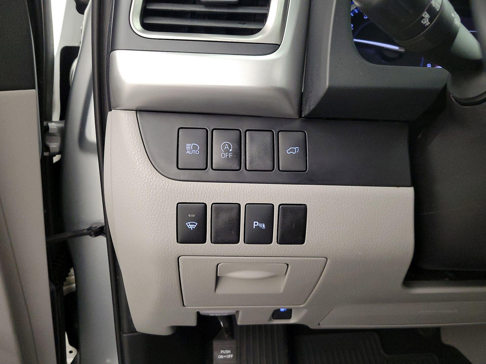 Thumbnail: 2019 Toyota Highlander - 13