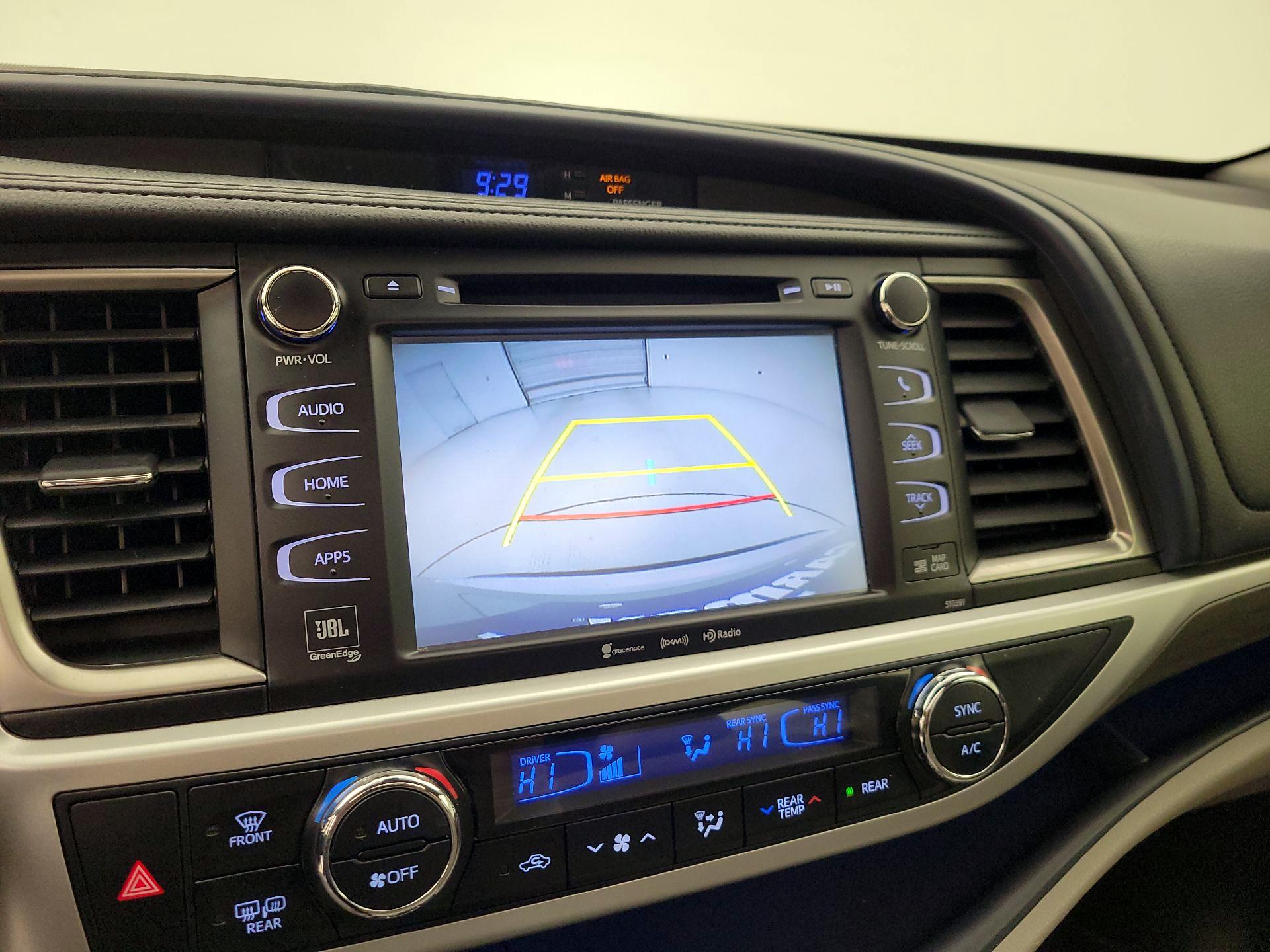 Thumbnail: 2019 Toyota Highlander - 15