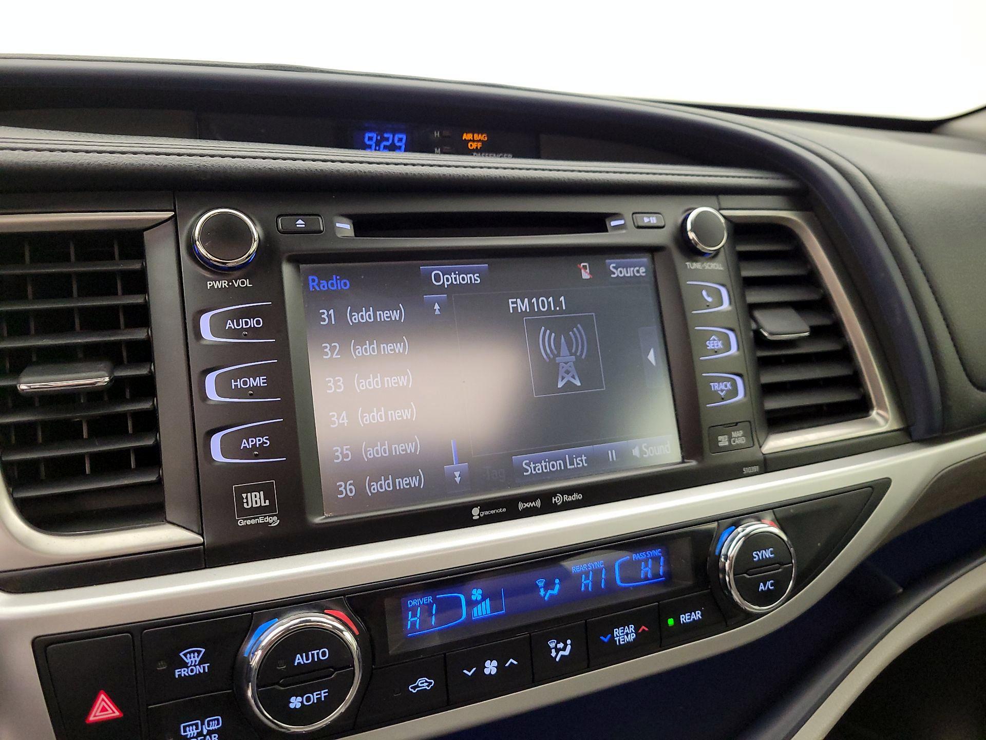 Thumbnail: 2019 Toyota Highlander - 16