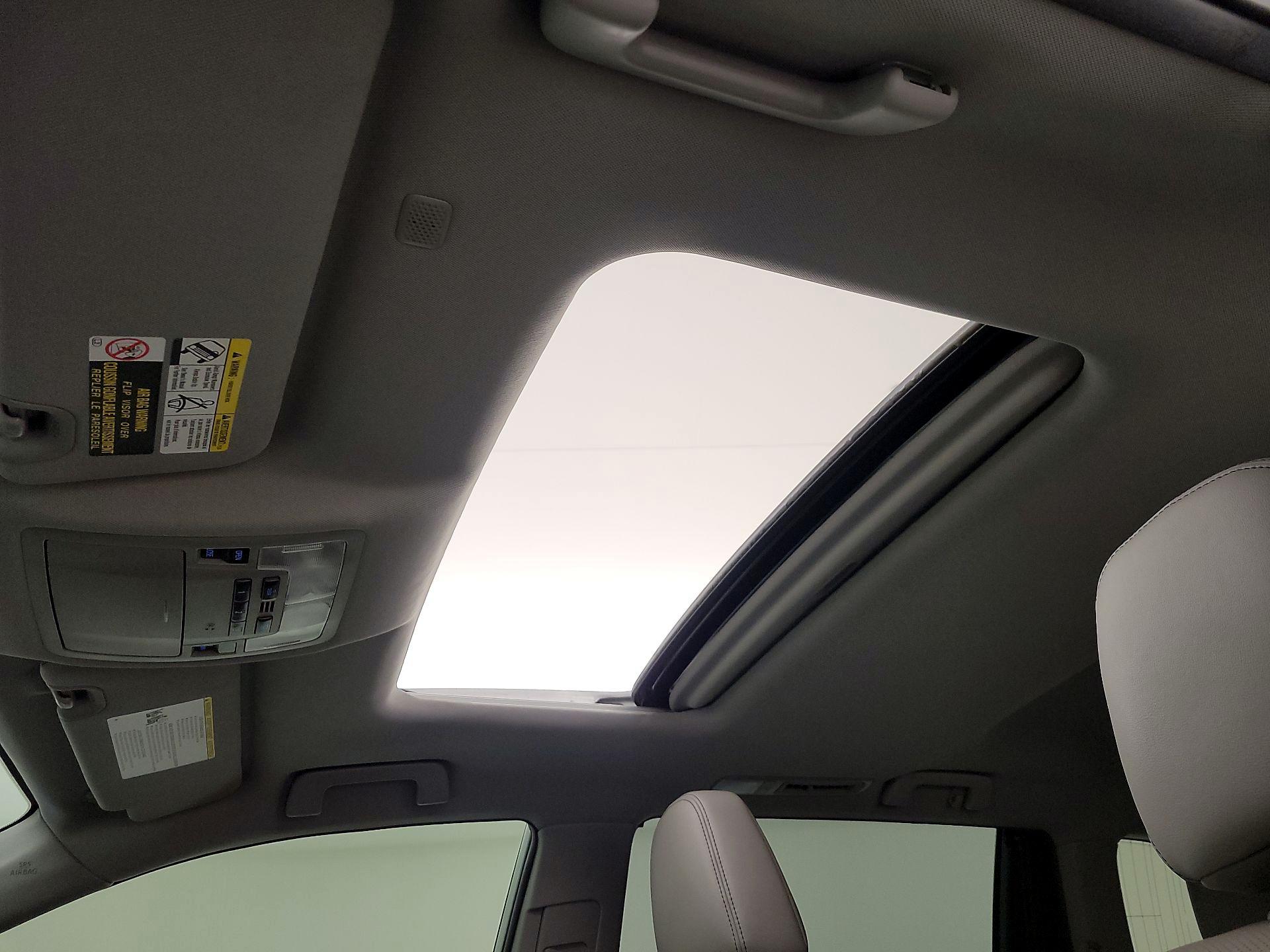 Thumbnail: 2019 Toyota Highlander - 20