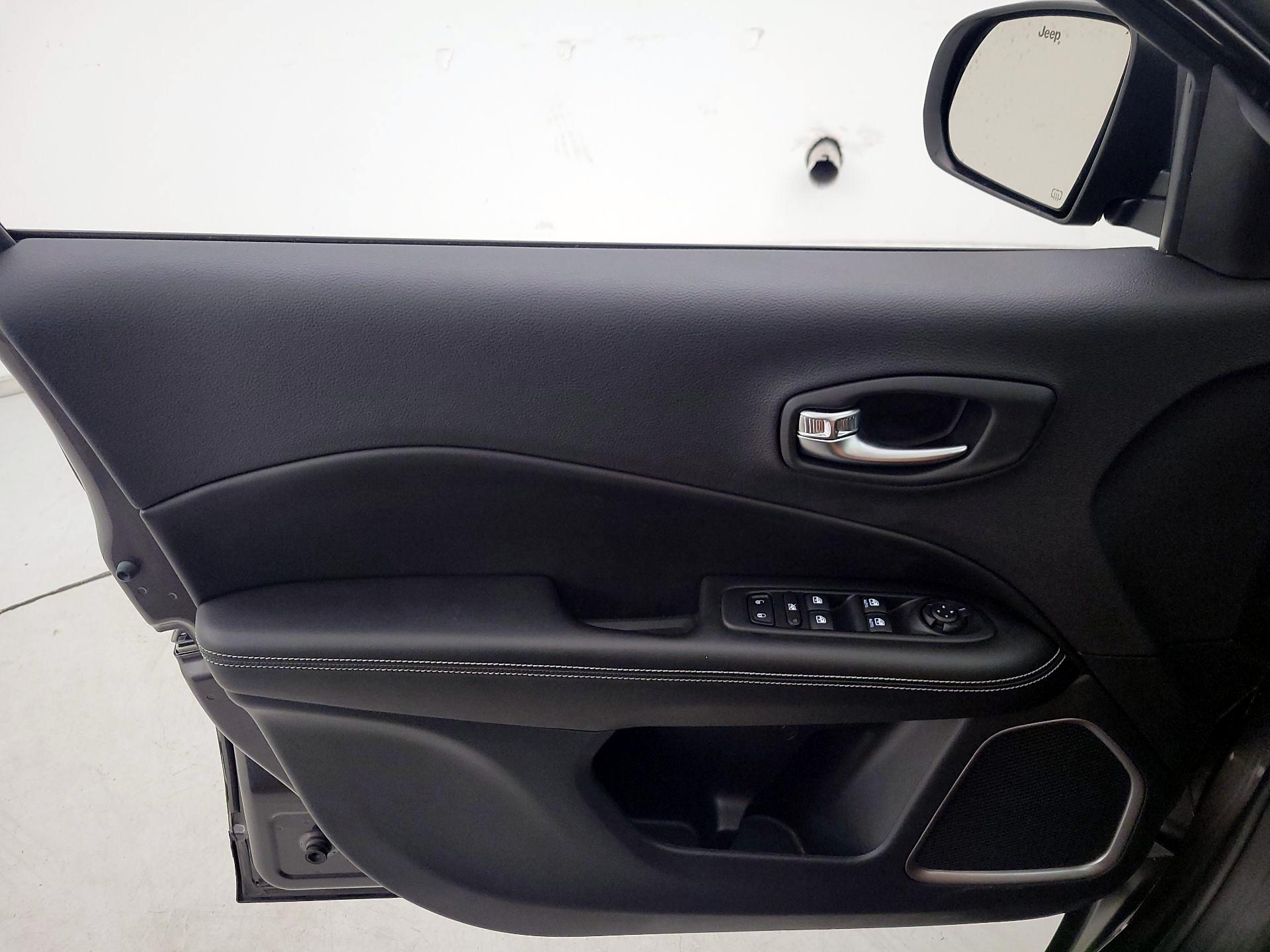 Thumbnail: 2021 Jeep Compass - 12