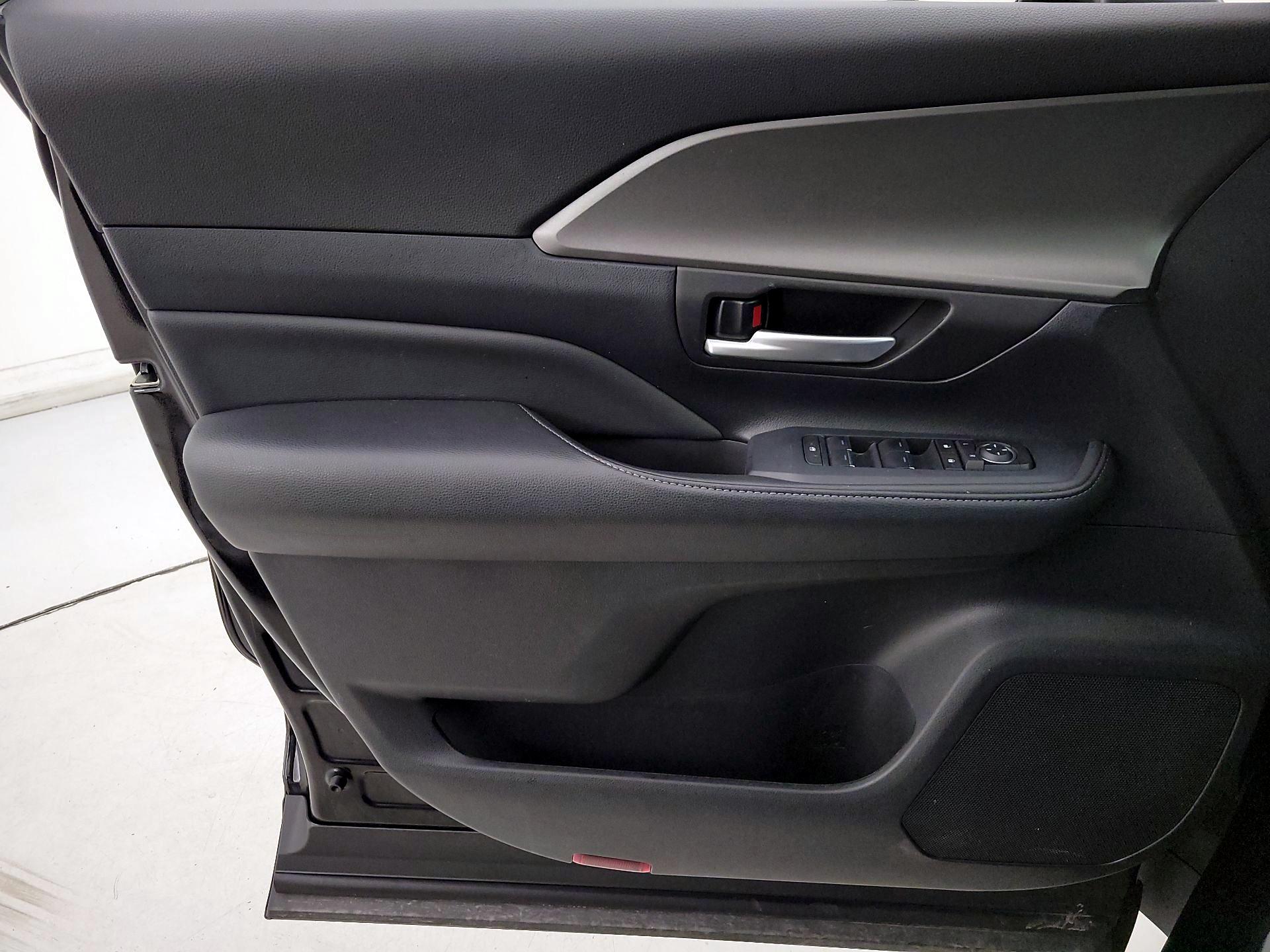 Thumbnail: 2025 Toyota Grand Highlander - 12