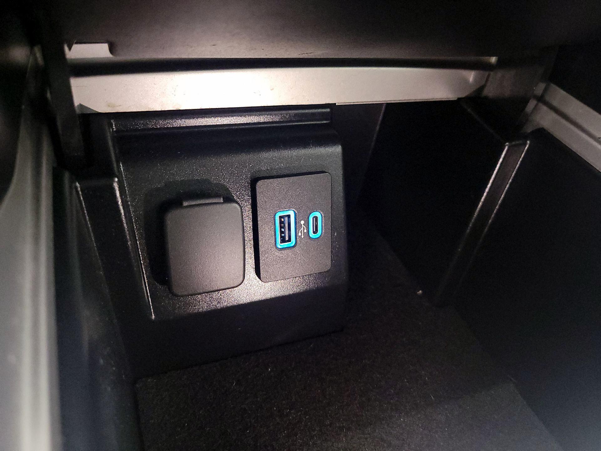 Thumbnail: 2022 Ford Explorer - 19