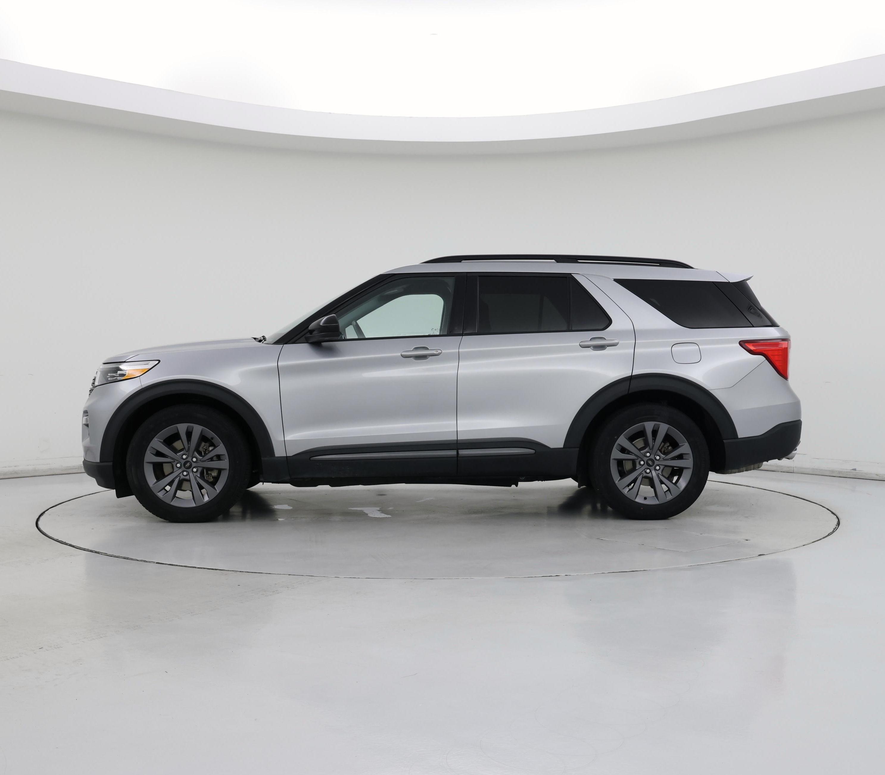 Thumbnail: 2022 Ford Explorer - 3