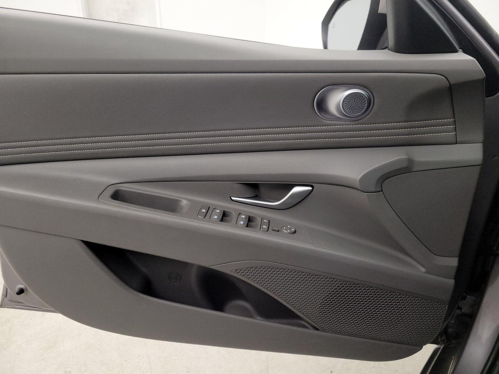 Thumbnail: 2025 Hyundai Elantra - 12