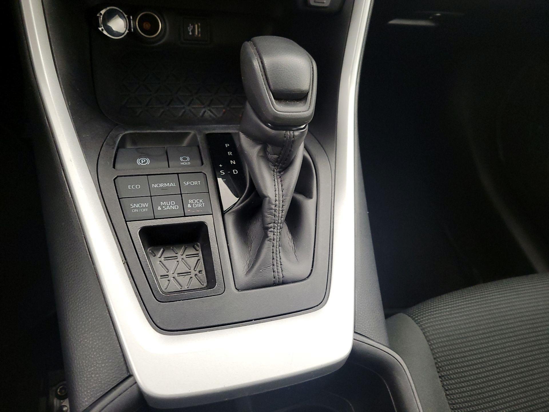 Thumbnail: 2024 Toyota RAV4 - 16