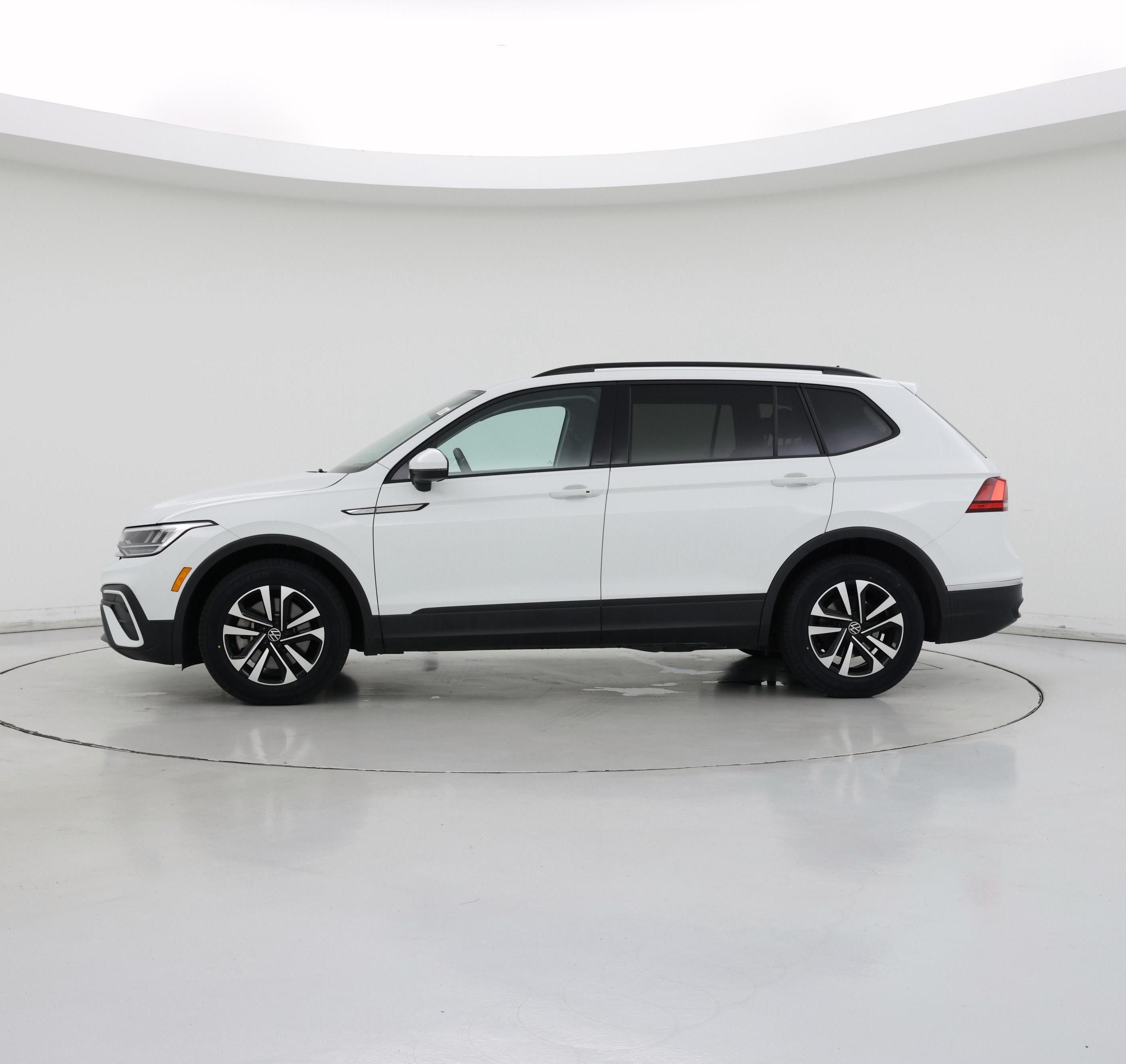 Thumbnail: 2024 Volkswagen Tiguan - 3