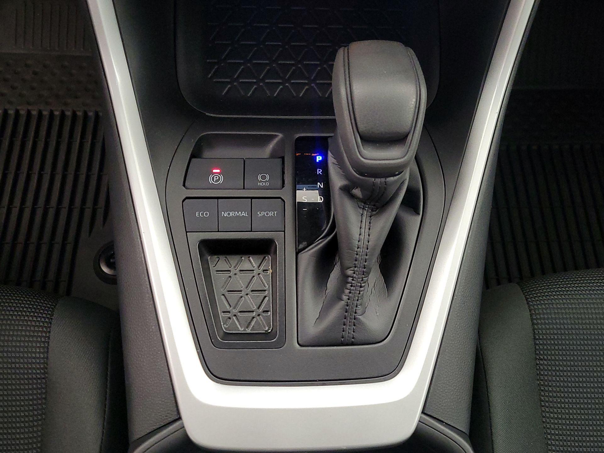 Thumbnail: 2024 Toyota RAV4 - 17