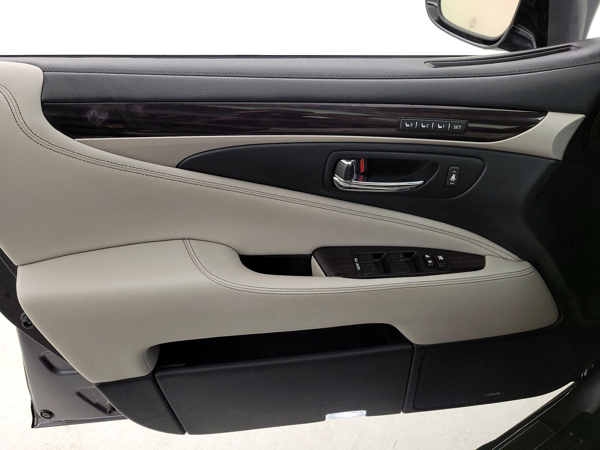 Thumbnail: 2015 Lexus LS - 12