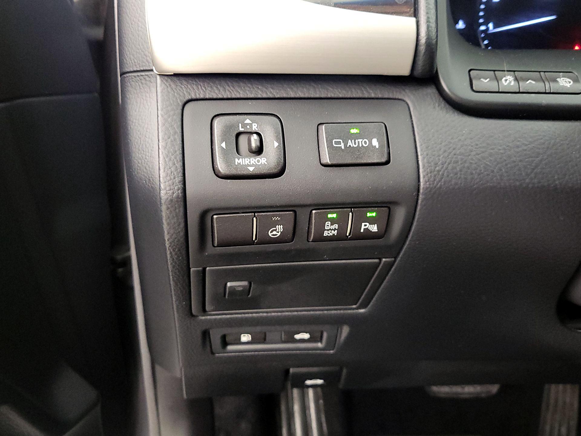 Thumbnail: 2015 Lexus LS - 13