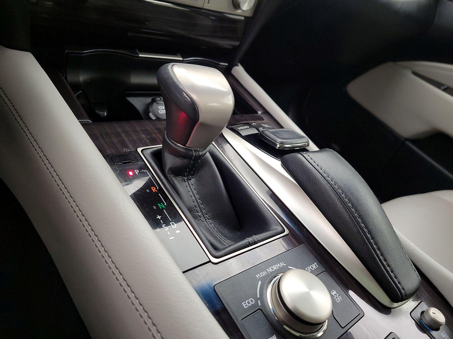 Thumbnail: 2015 Lexus LS - 18