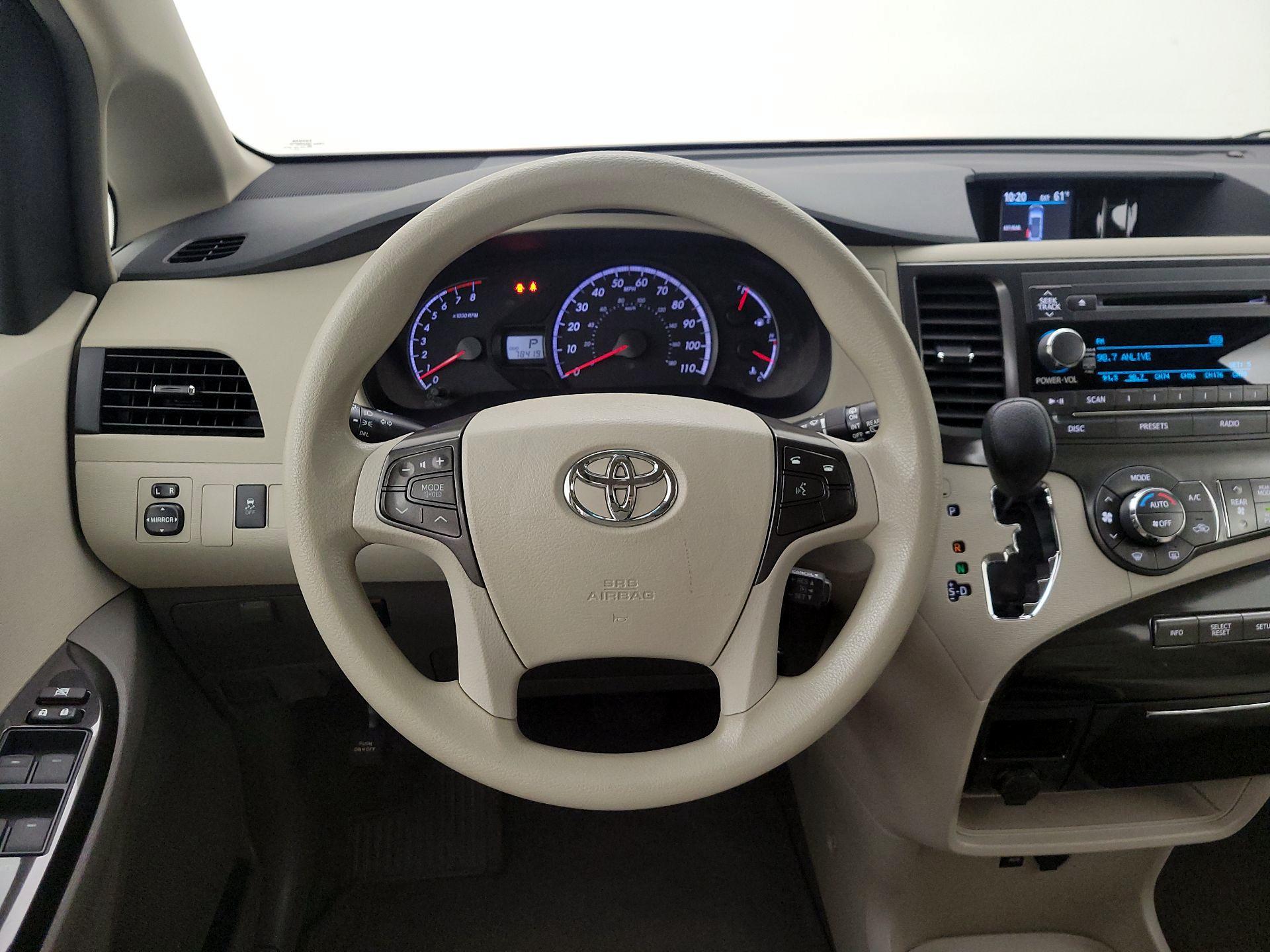 Thumbnail: 2014 Toyota Sienna - 10