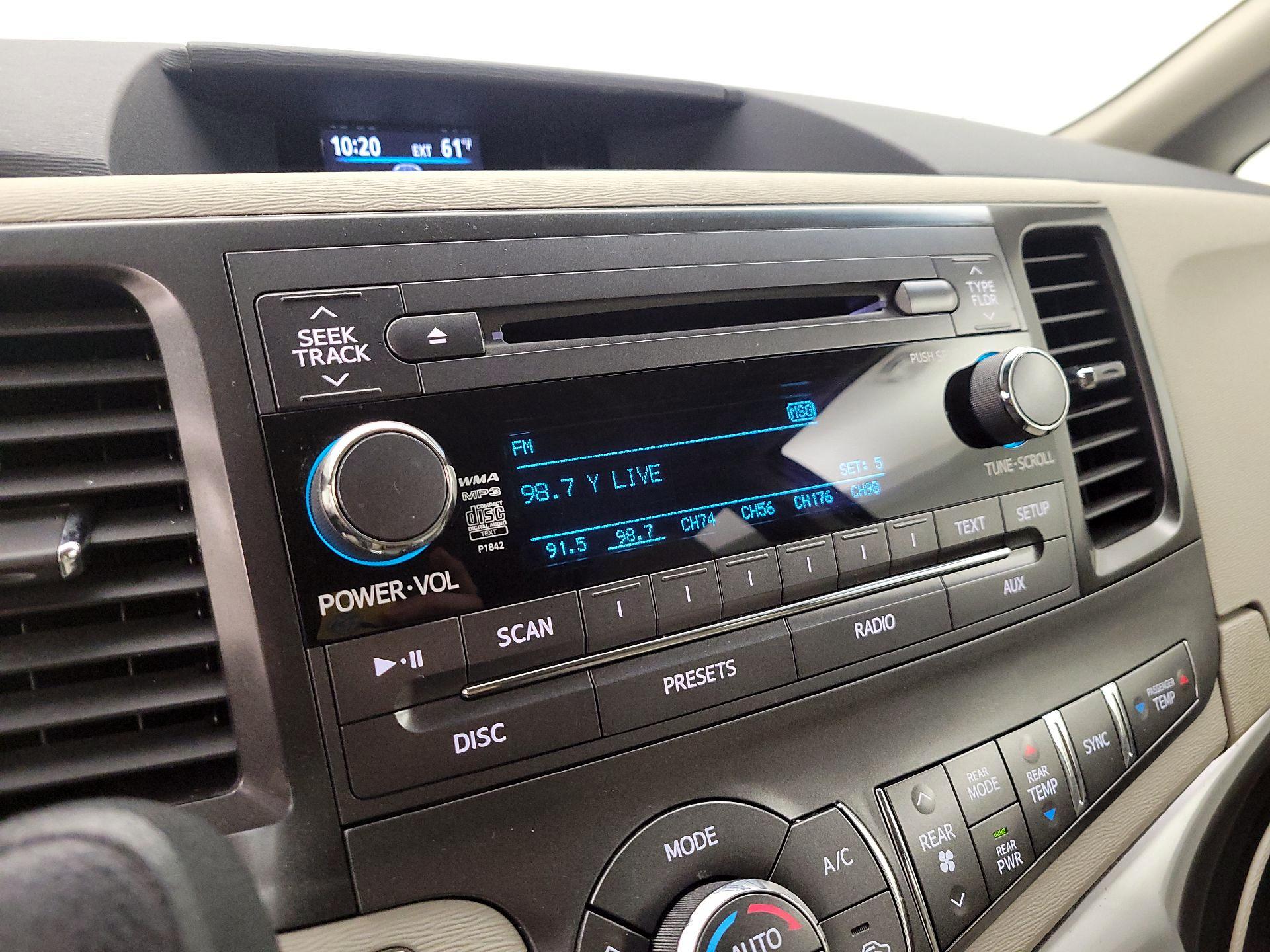 Thumbnail: 2014 Toyota Sienna - 15